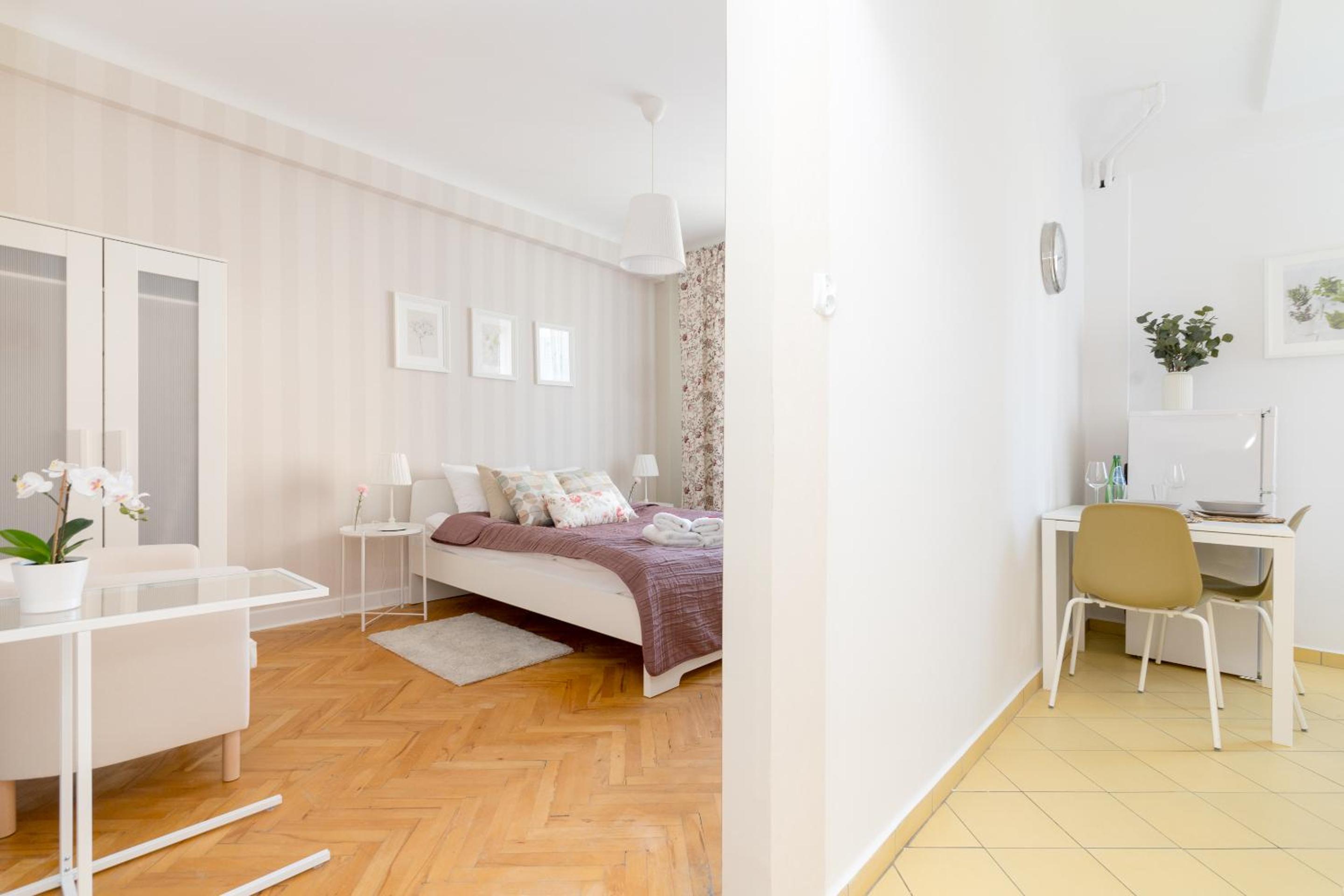 Chmielna Central Warsaw Apartment view 4