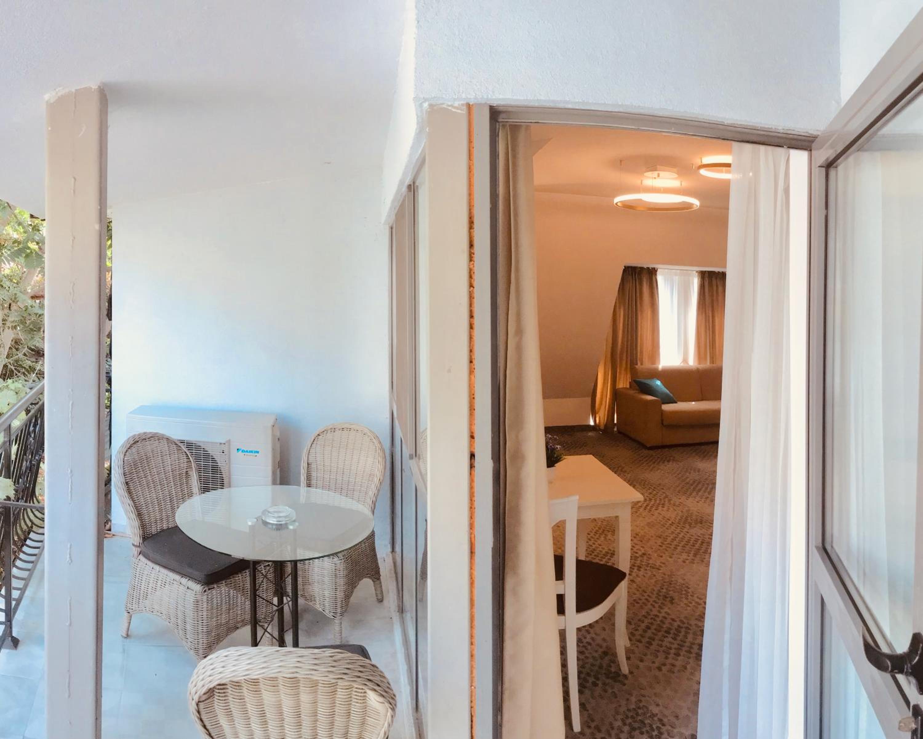 ATLAS HOUSE Luxury Suites