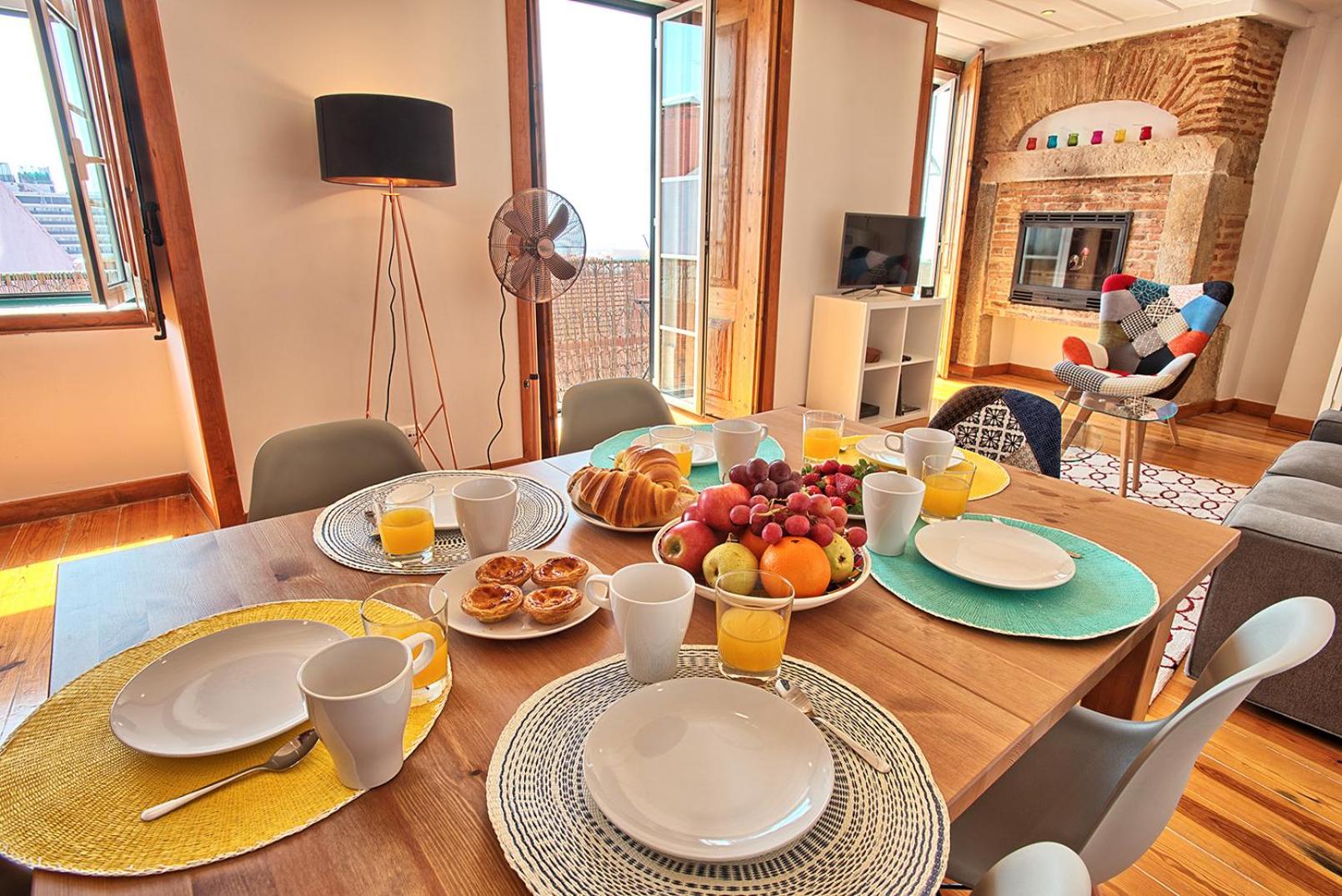 Localtraveling ALFAMA River View - Family Apartments view 5