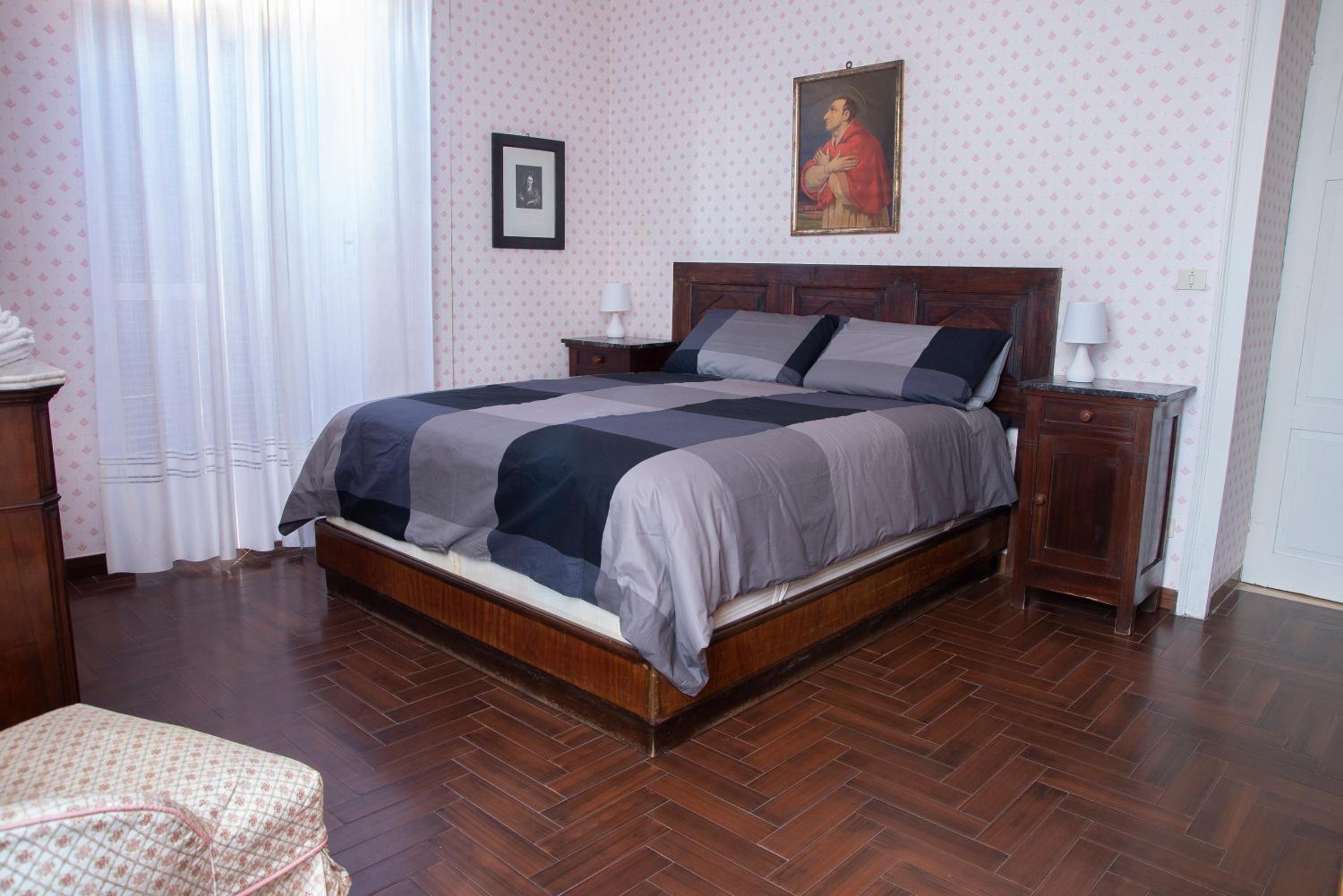 Bed & Roses Meni view 4