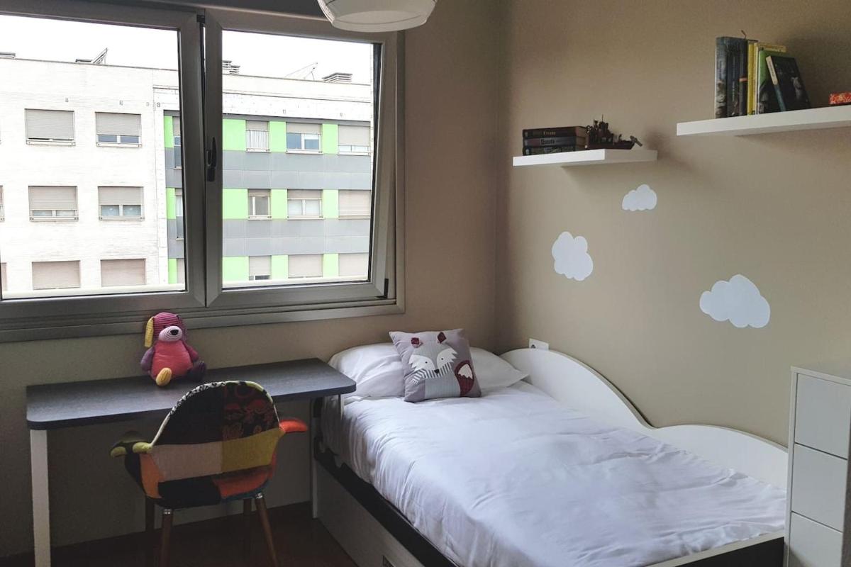Lauredal - Ático con amplia terraza, 2 hab, 2 baños, pádel, parque infantil view 4