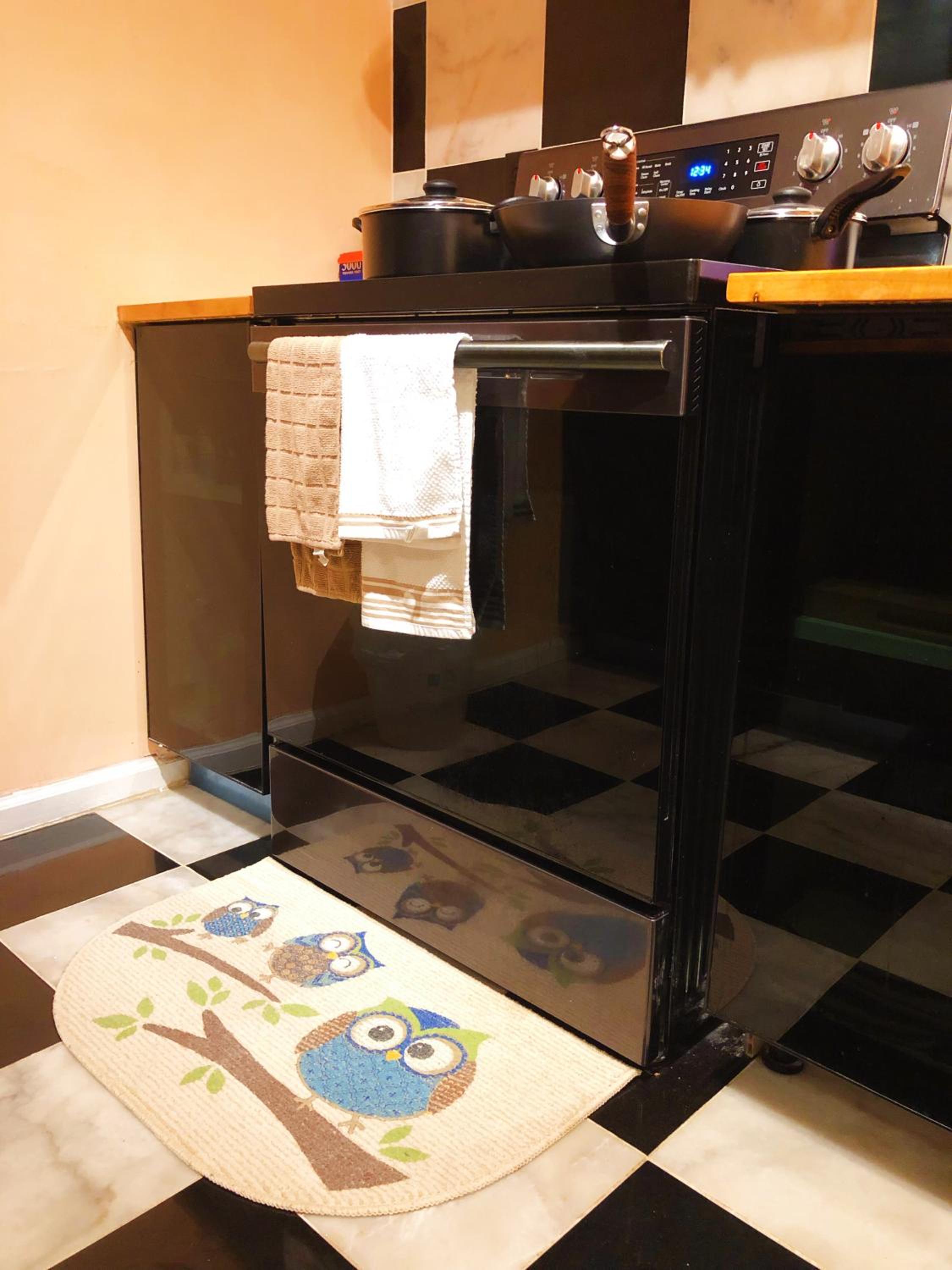 2 Bedrooms Private Kitchen Livingroom Robinwood Condo Suite