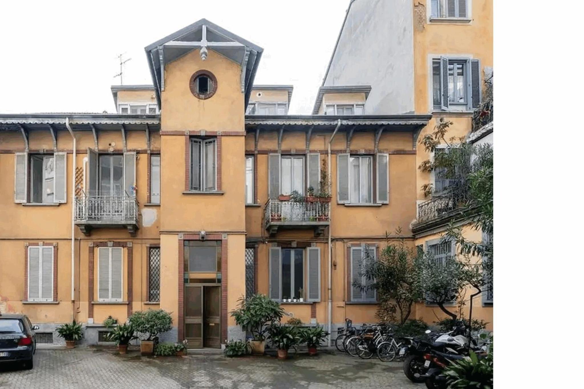 GuestHost - Isola View Renovated Apartment