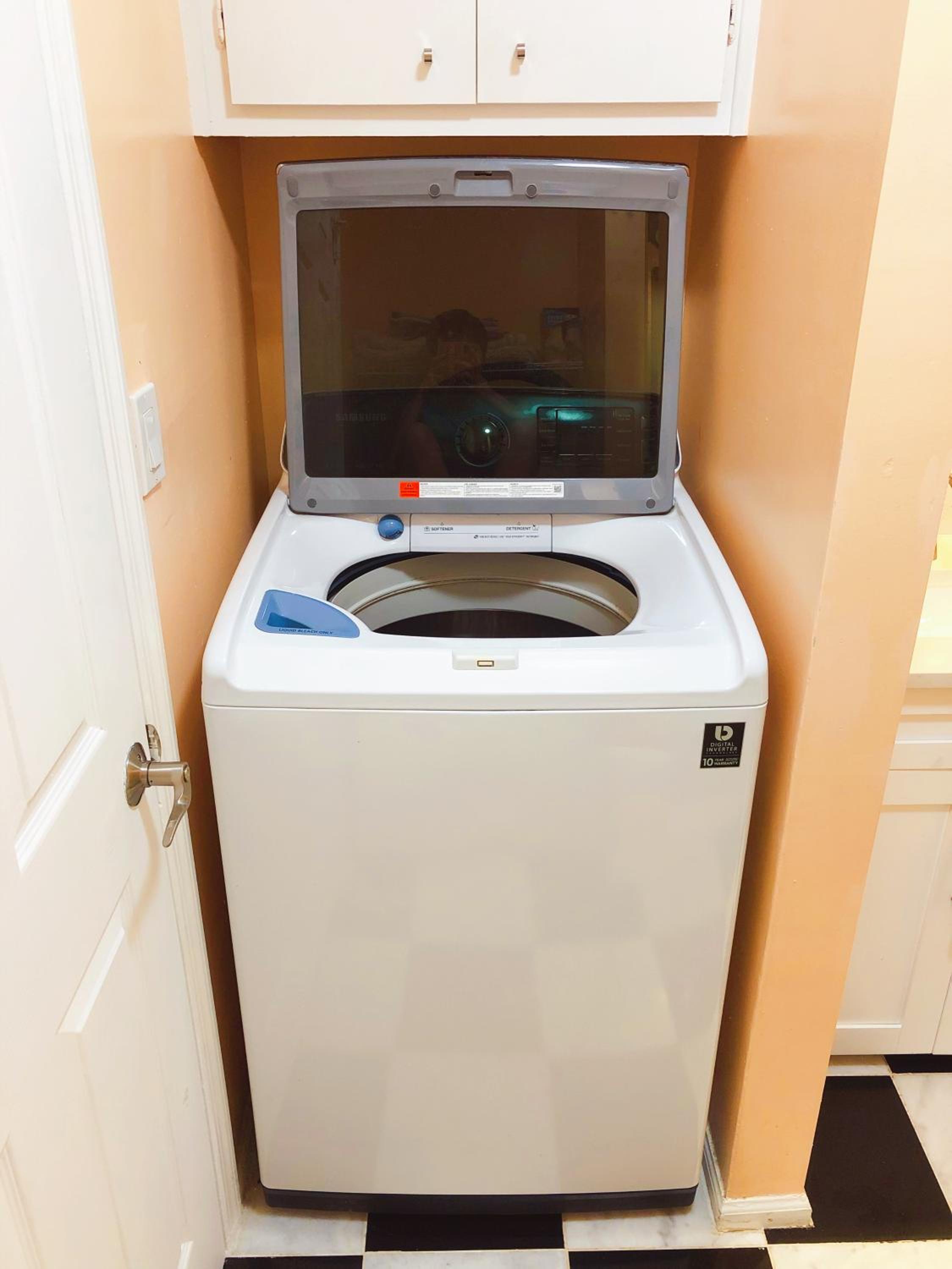 2 Bedrooms Private Kitchen Livingroom Robinwood Condo Suite