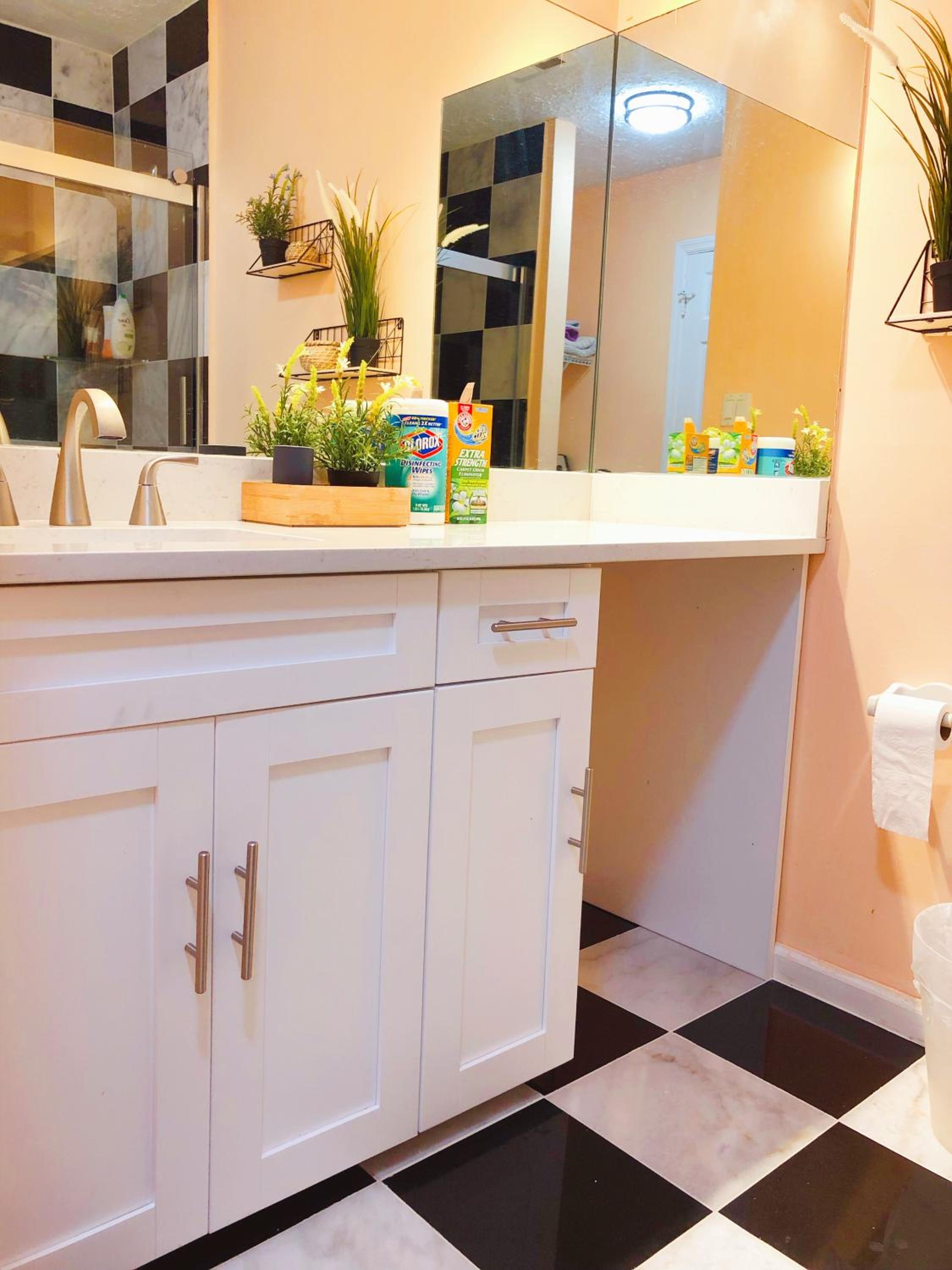 2 Bedrooms Private Kitchen Livingroom Robinwood Condo Suite