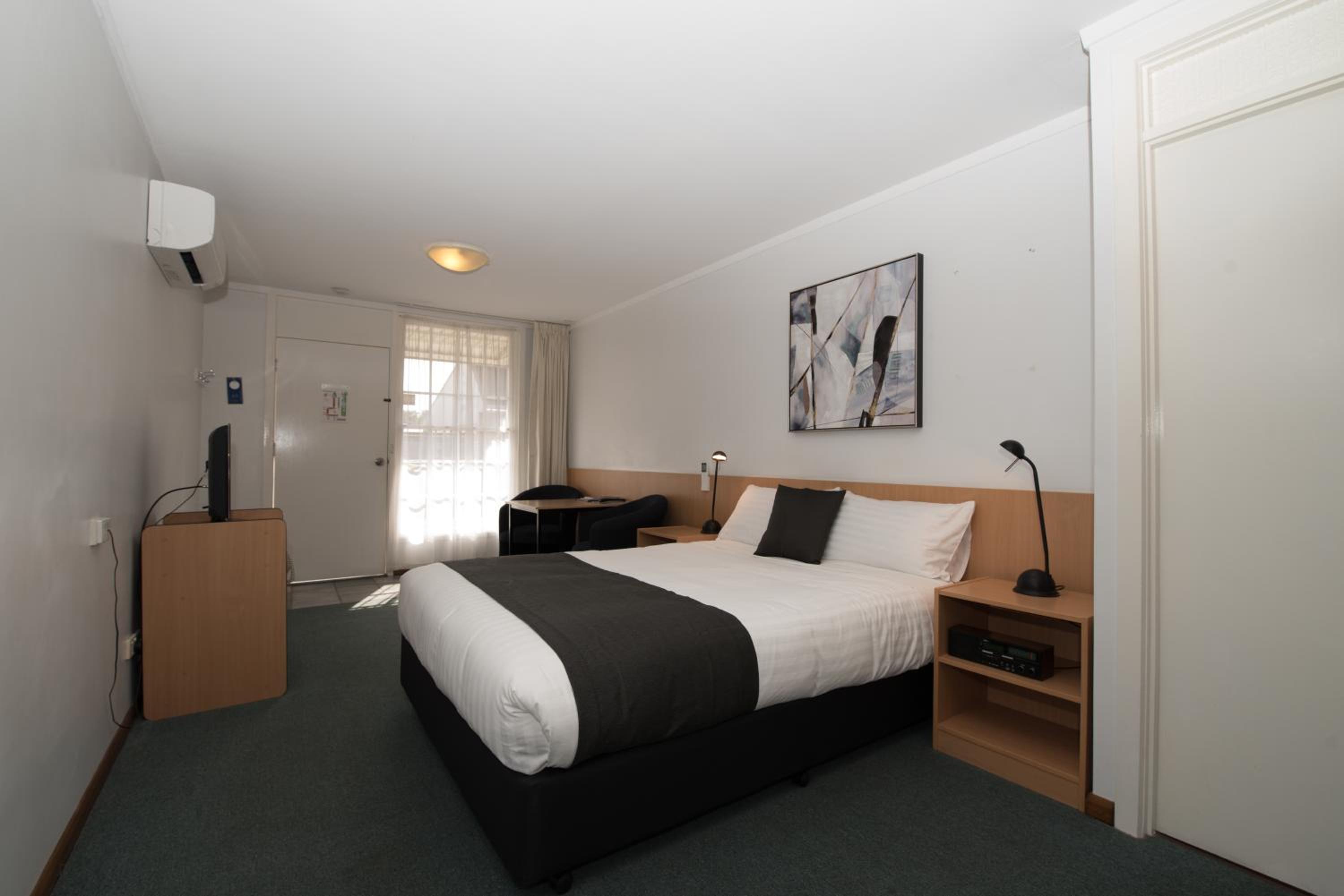 Barclay Motor Inn