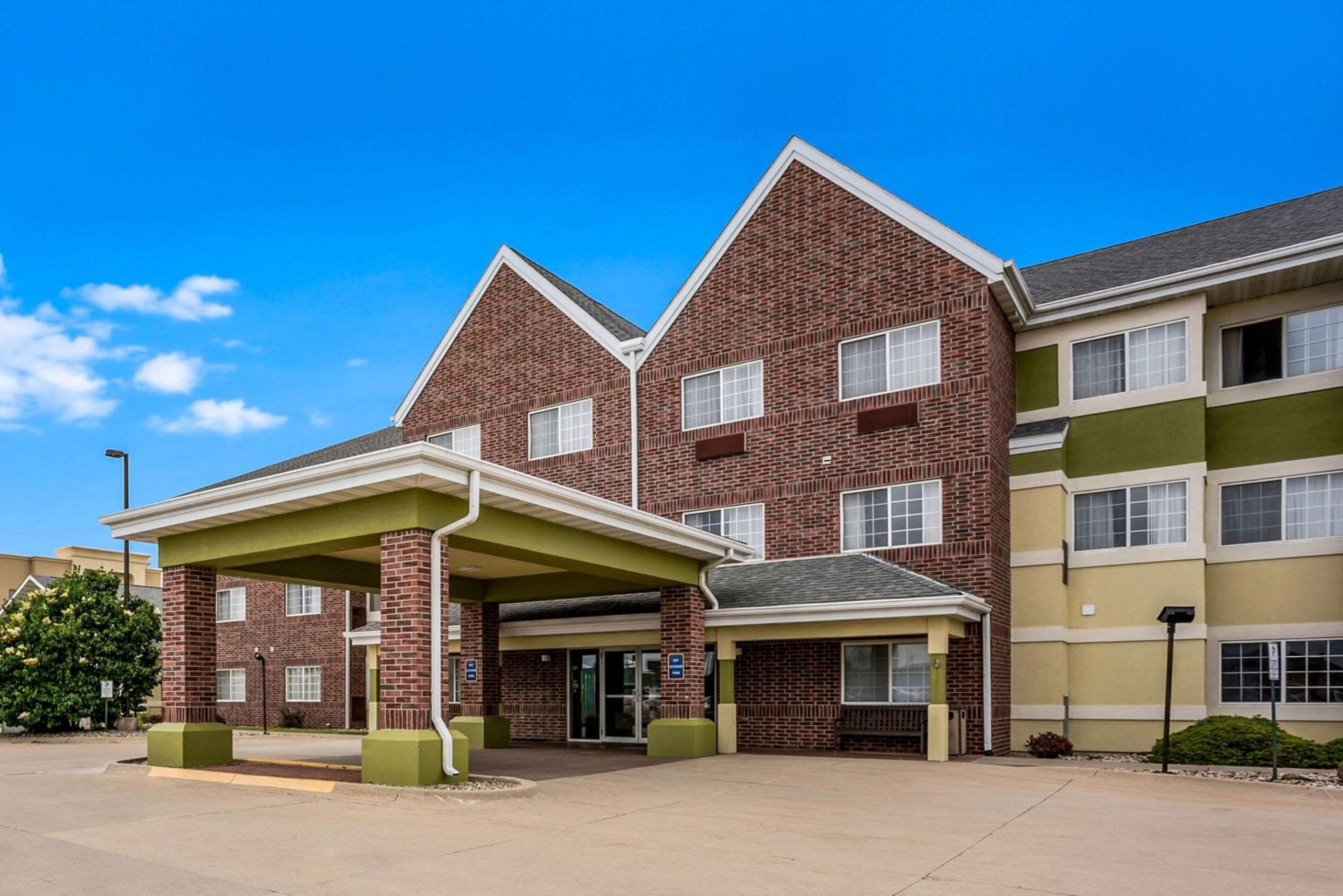 MainStay Suites Cedar Rapids North - Marion view 4