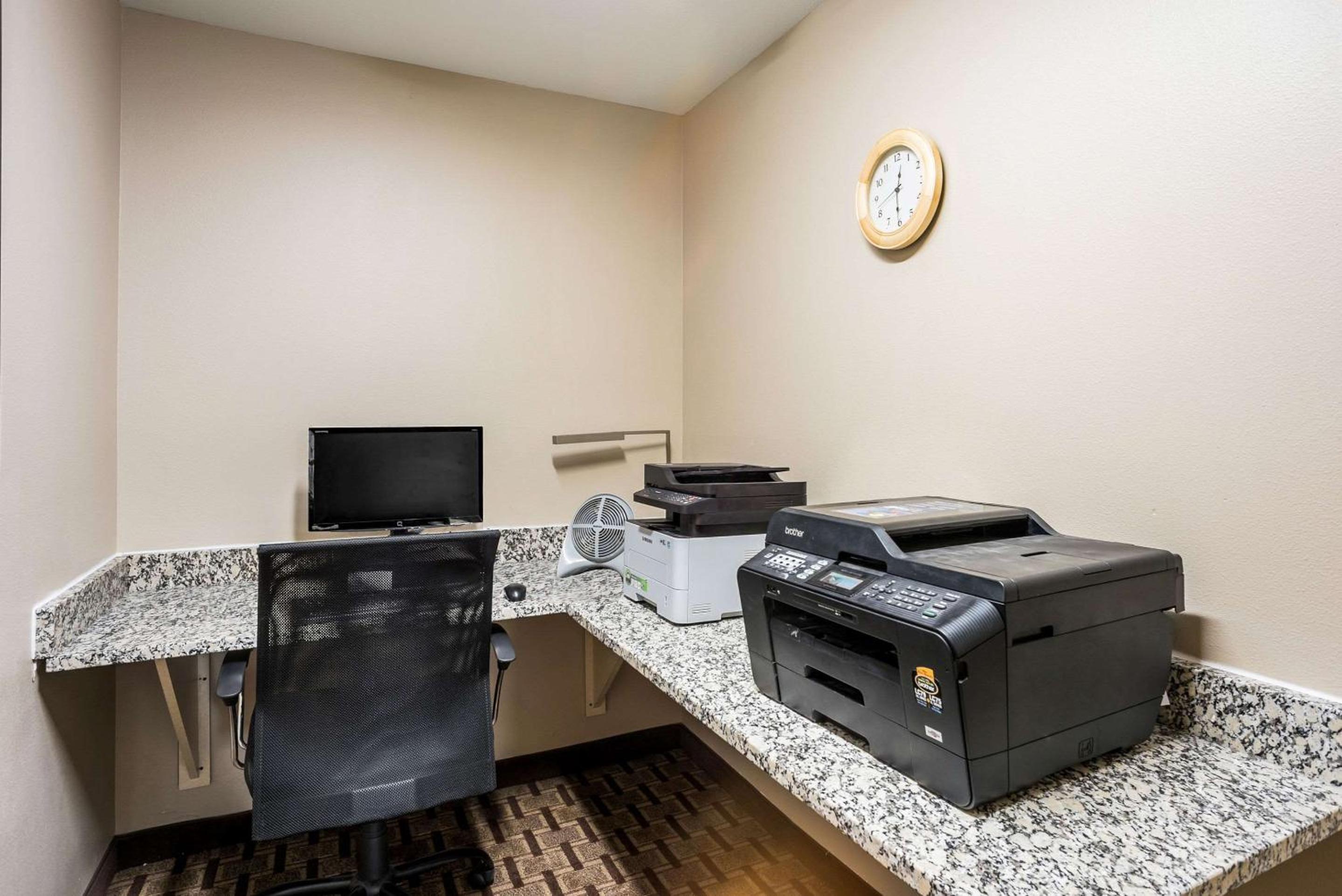 MainStay Suites Cedar Rapids North - Marion view 2