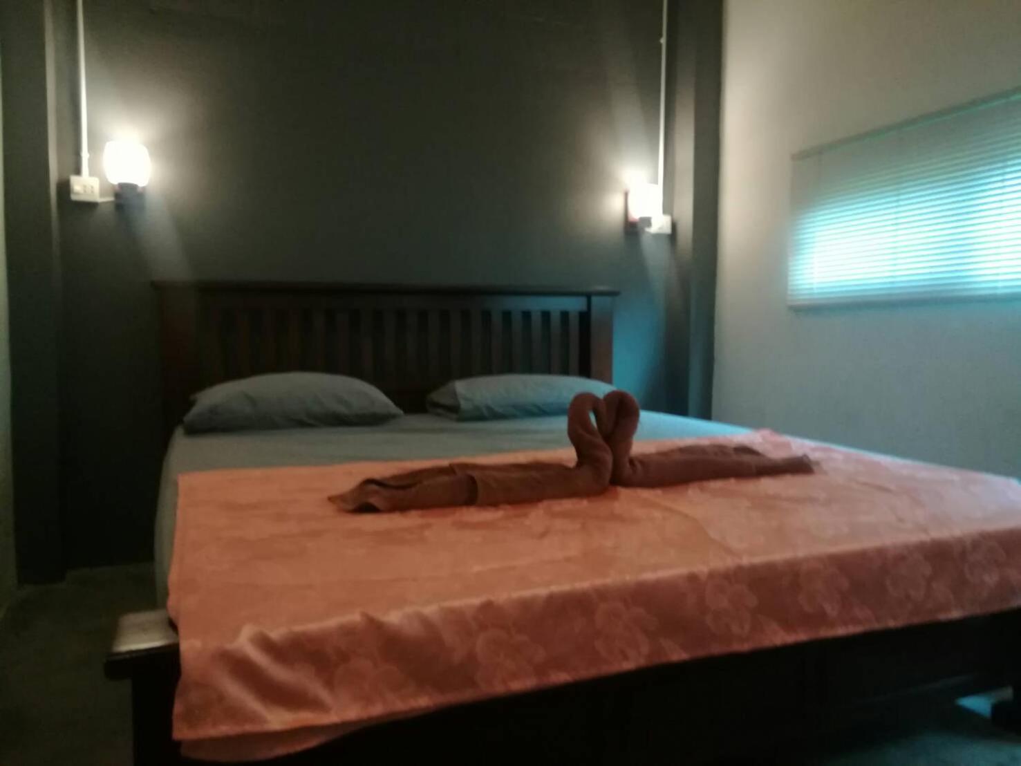 Cashew Nut Bungalow, Ko Mook
