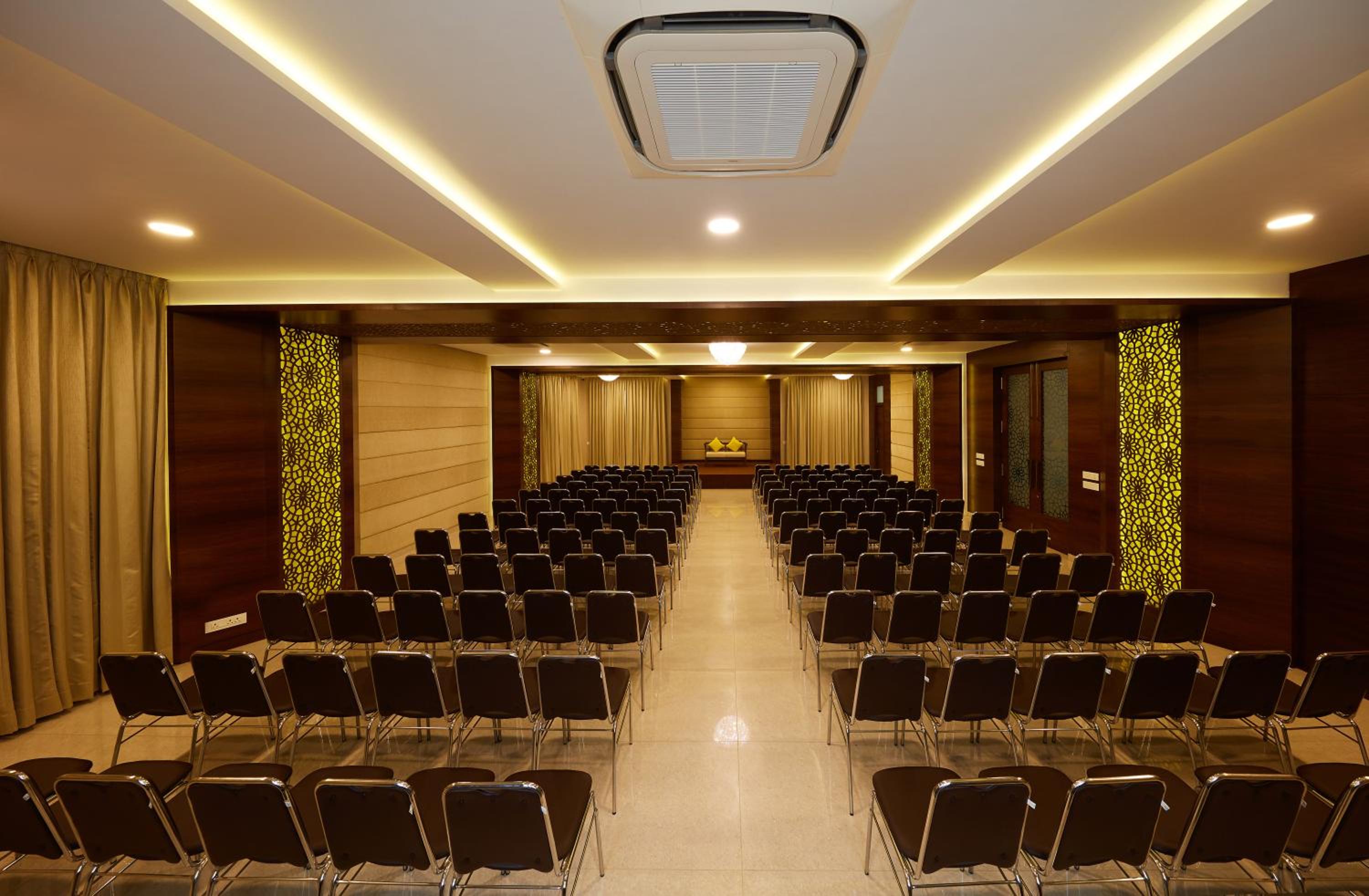 Hotel Kamar Residences and Banquets