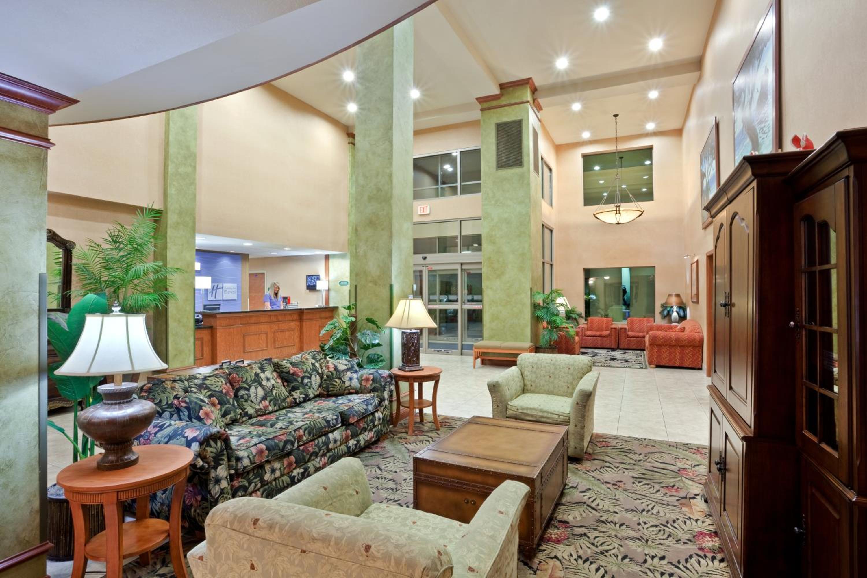 Triple Play Resort Hotel & Suites view 3