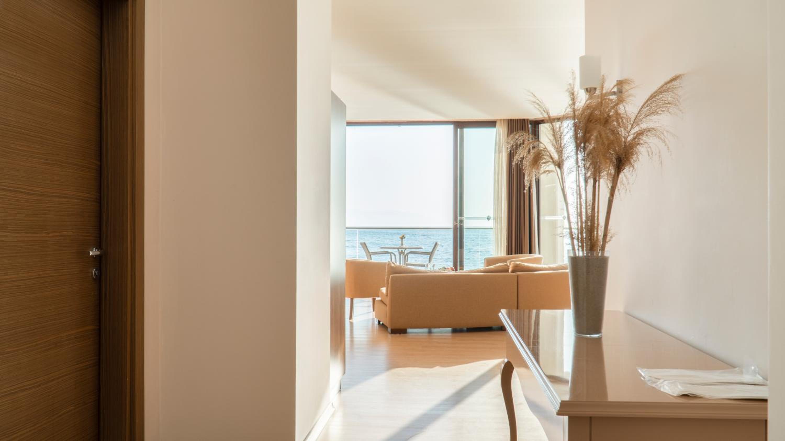 Ladies Beach Suite Hotel - Image 10