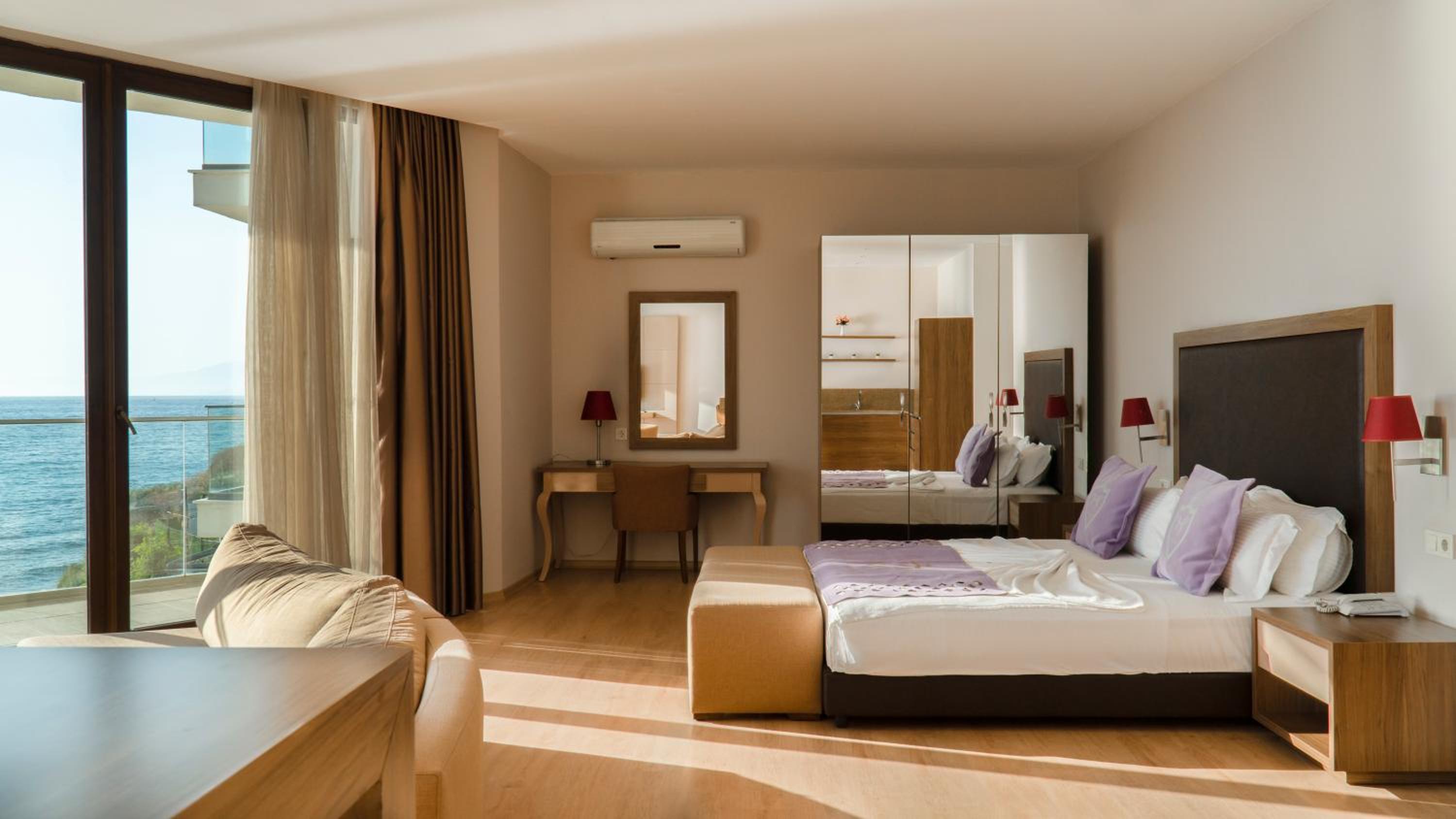 Ladies Beach Suite Hotel - Image 13
