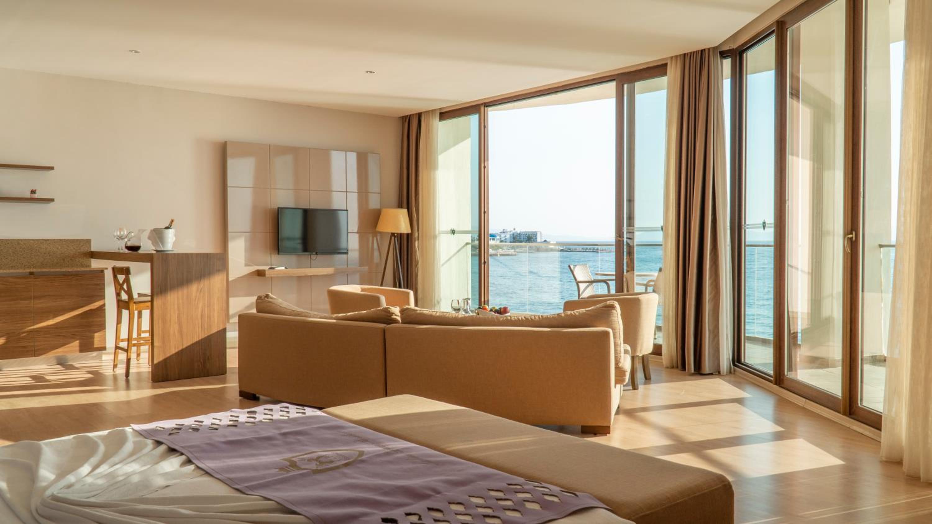 Ladies Beach Suite Hotel - Image 77