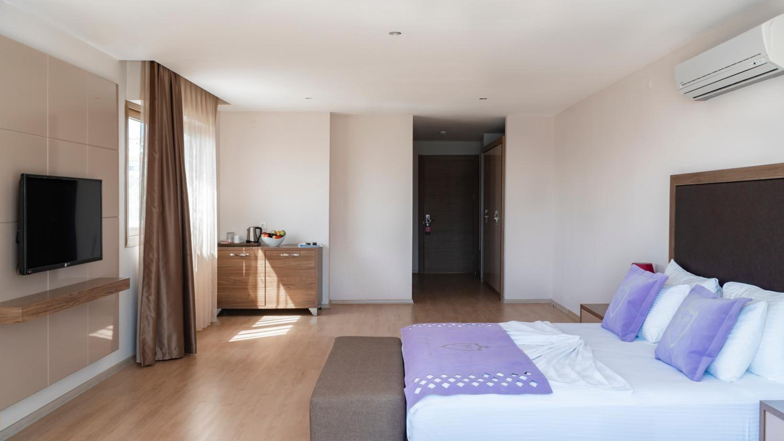 Ladies Beach Suite Hotel - Image 93
