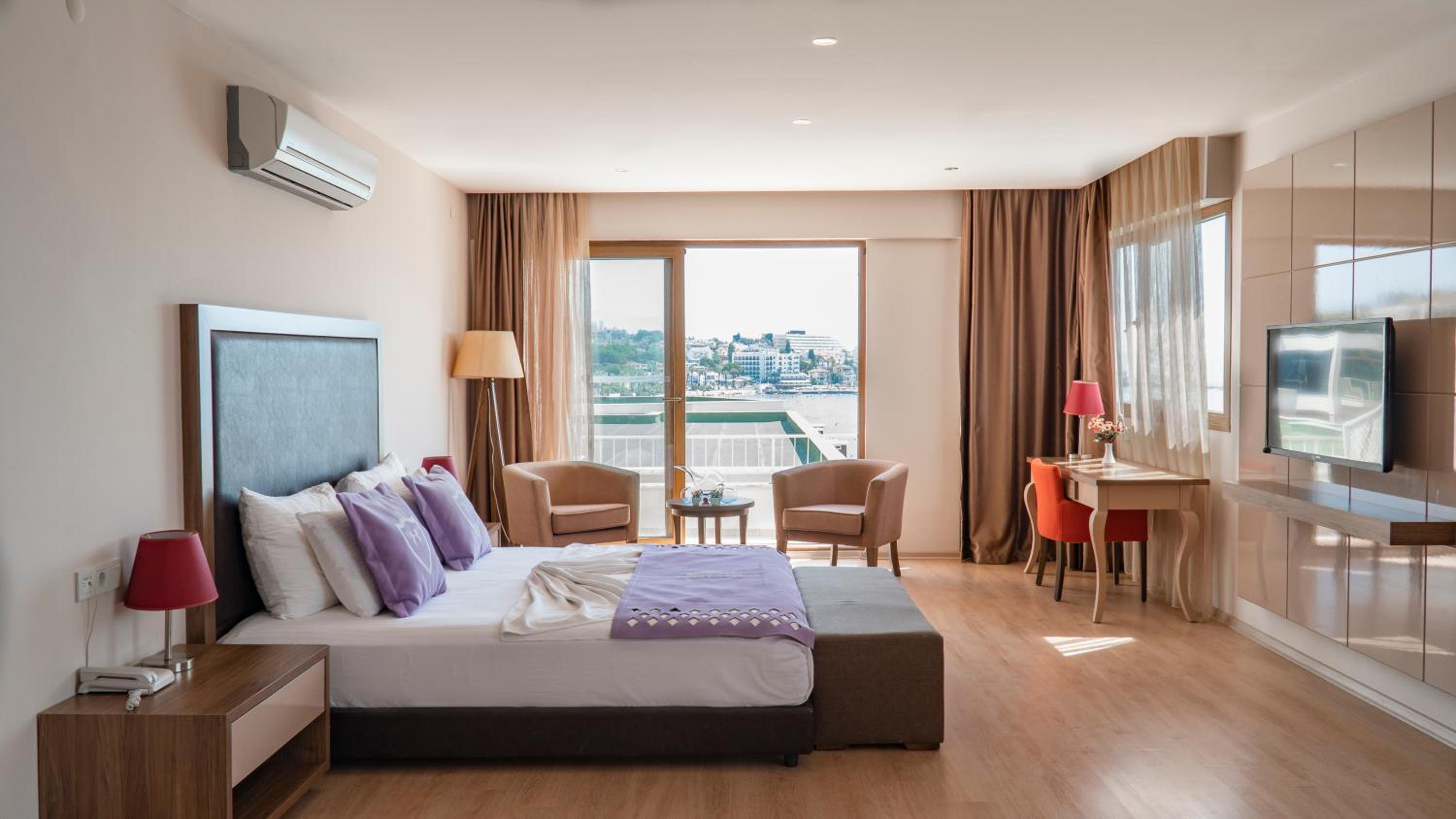 Ladies Beach Suite Hotel - Image 91