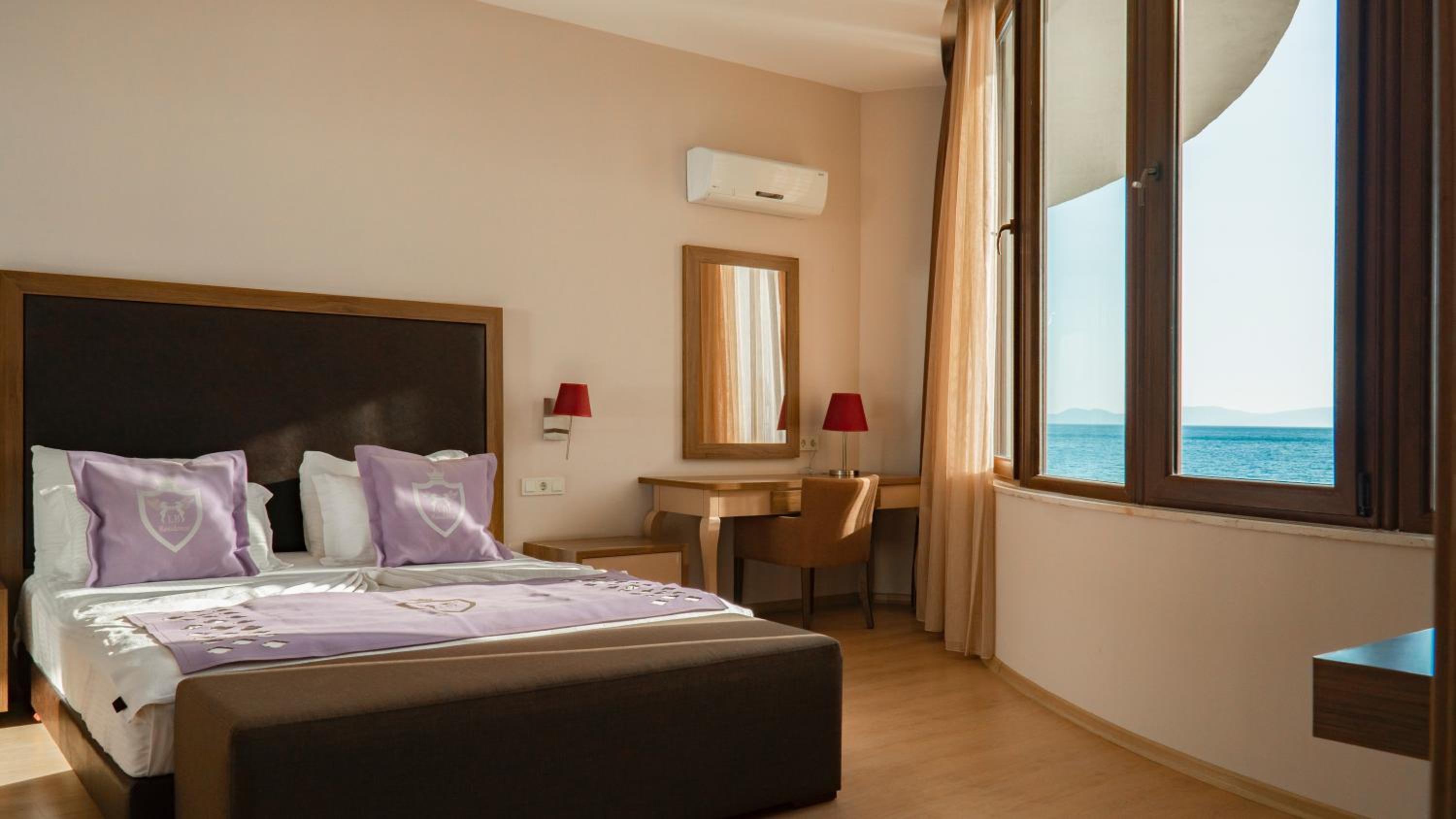 Ladies Beach Suite Hotel - Image 90