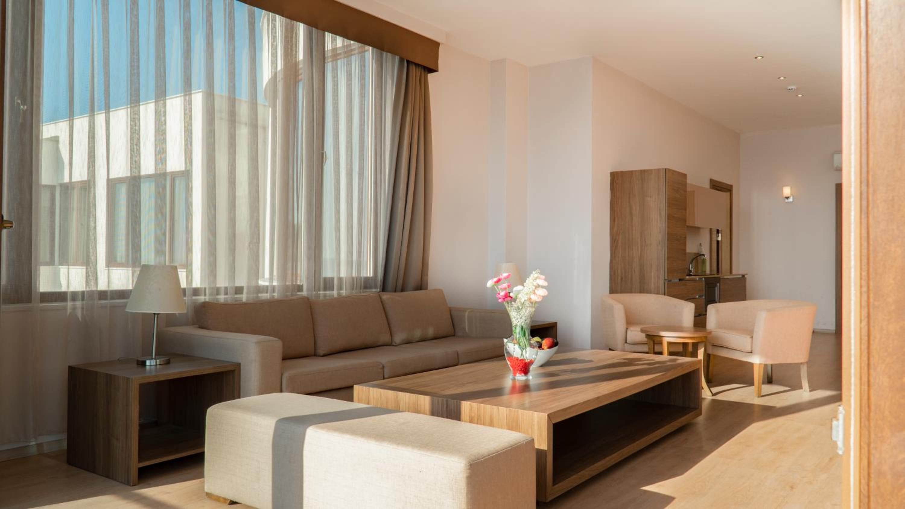 Ladies Beach Suite Hotel - Image 9