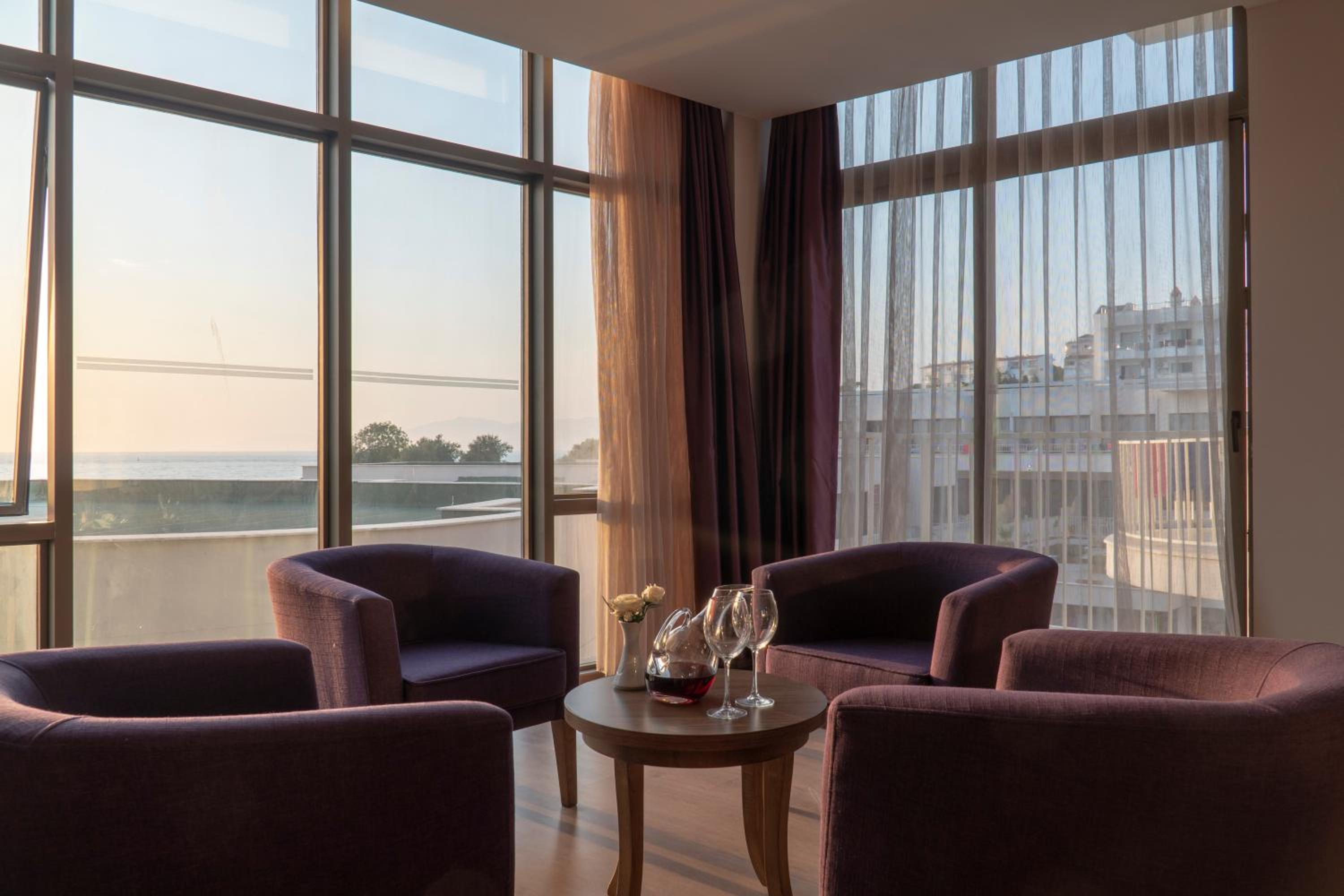 Ladies Beach Suite Hotel - Image 7