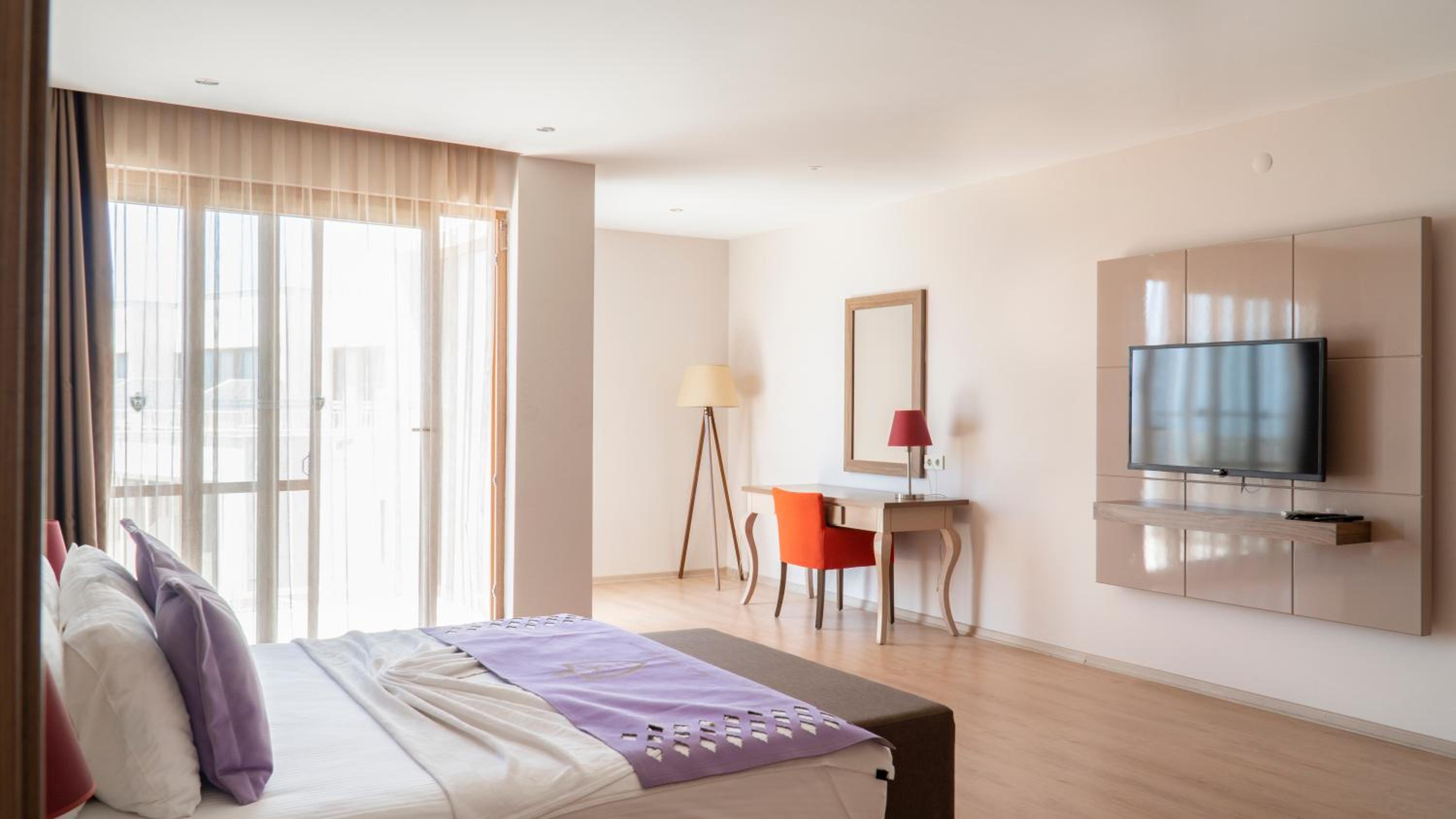 Ladies Beach Suite Hotel - Image 100