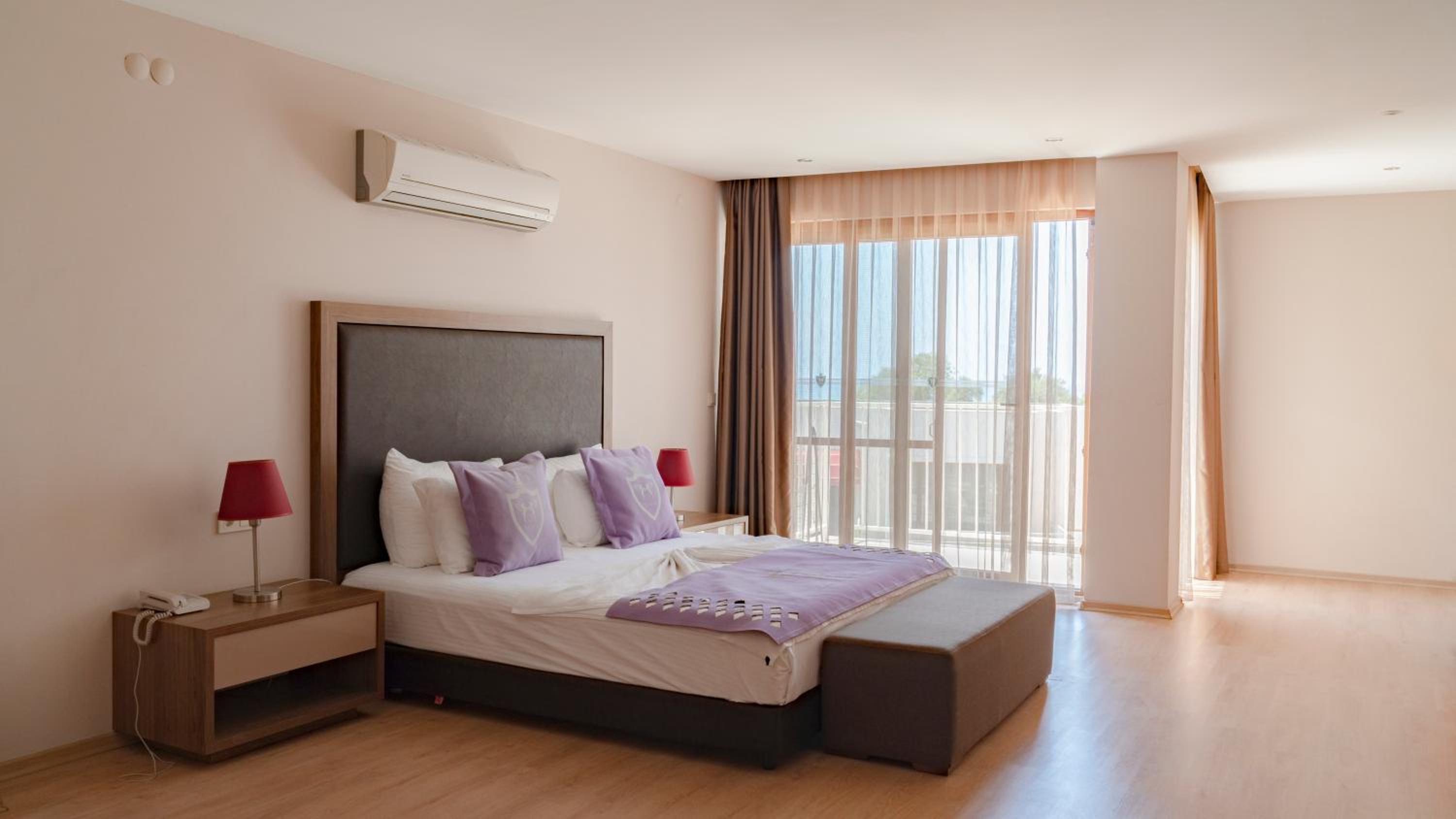 Ladies Beach Suite Hotel - Image 99