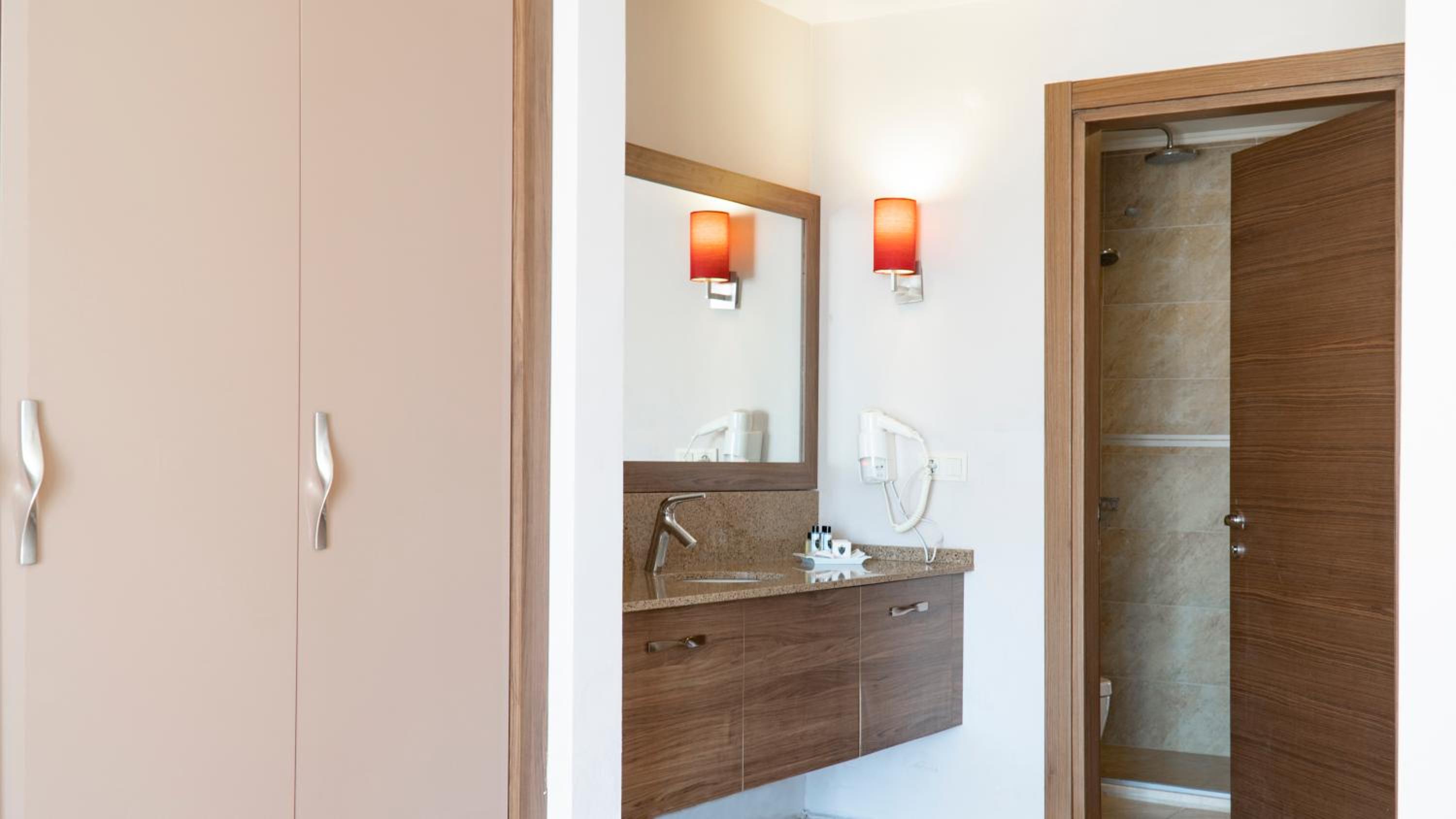 Ladies Beach Suite Hotel - Image 97
