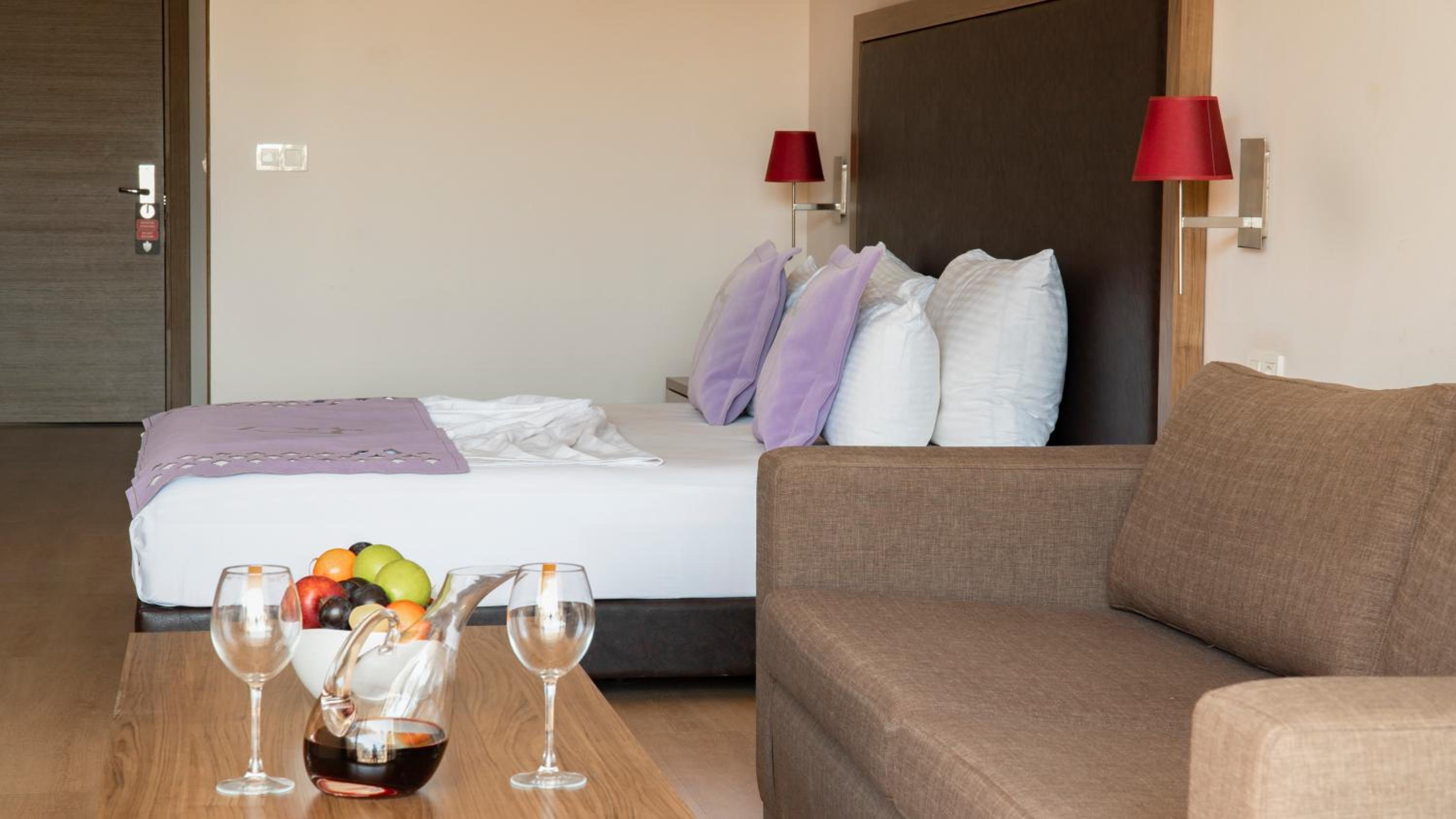 Ladies Beach Suite Hotel - Image 95