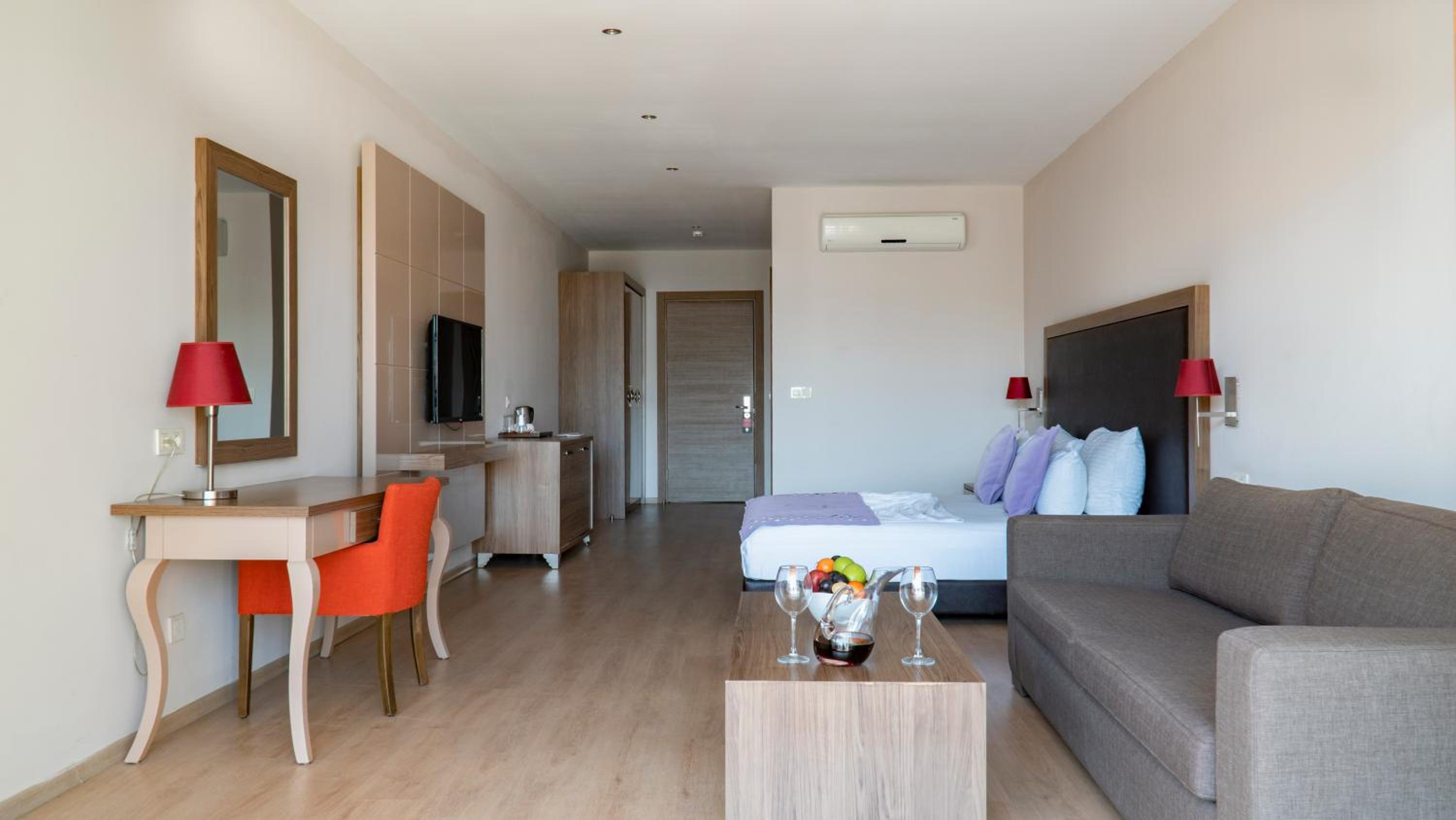 Ladies Beach Suite Hotel - Image 76