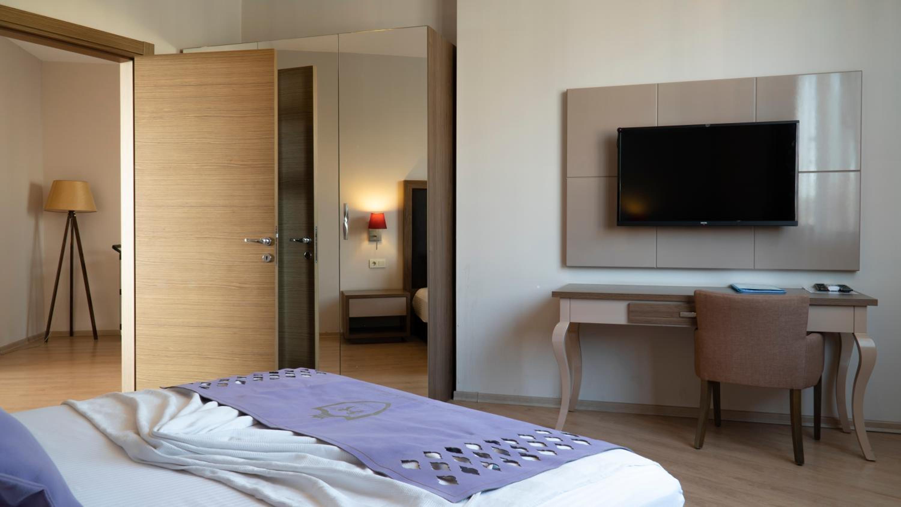Ladies Beach Suite Hotel - Image 75