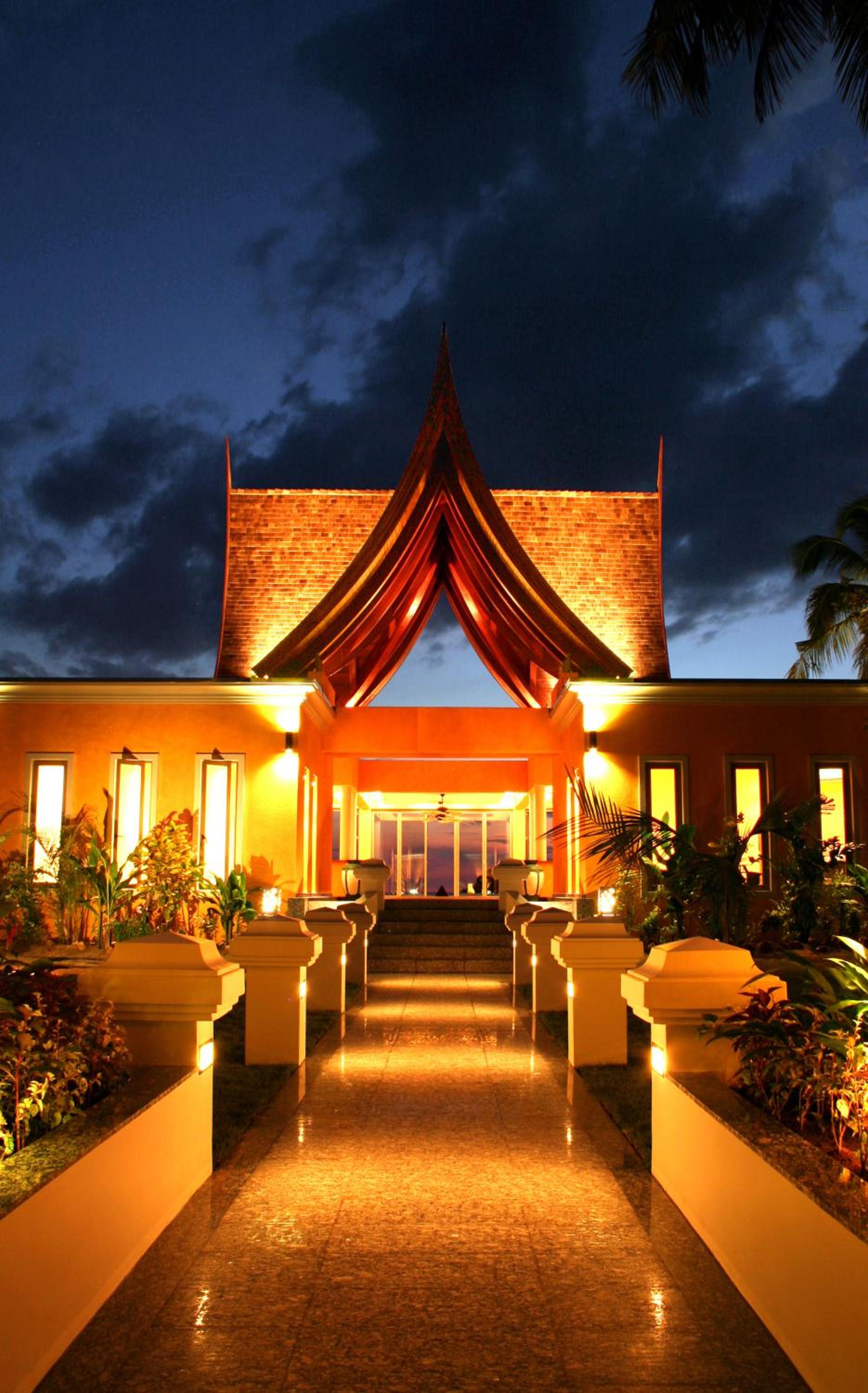 Hotel Peninsula Beach Resort - Image 1