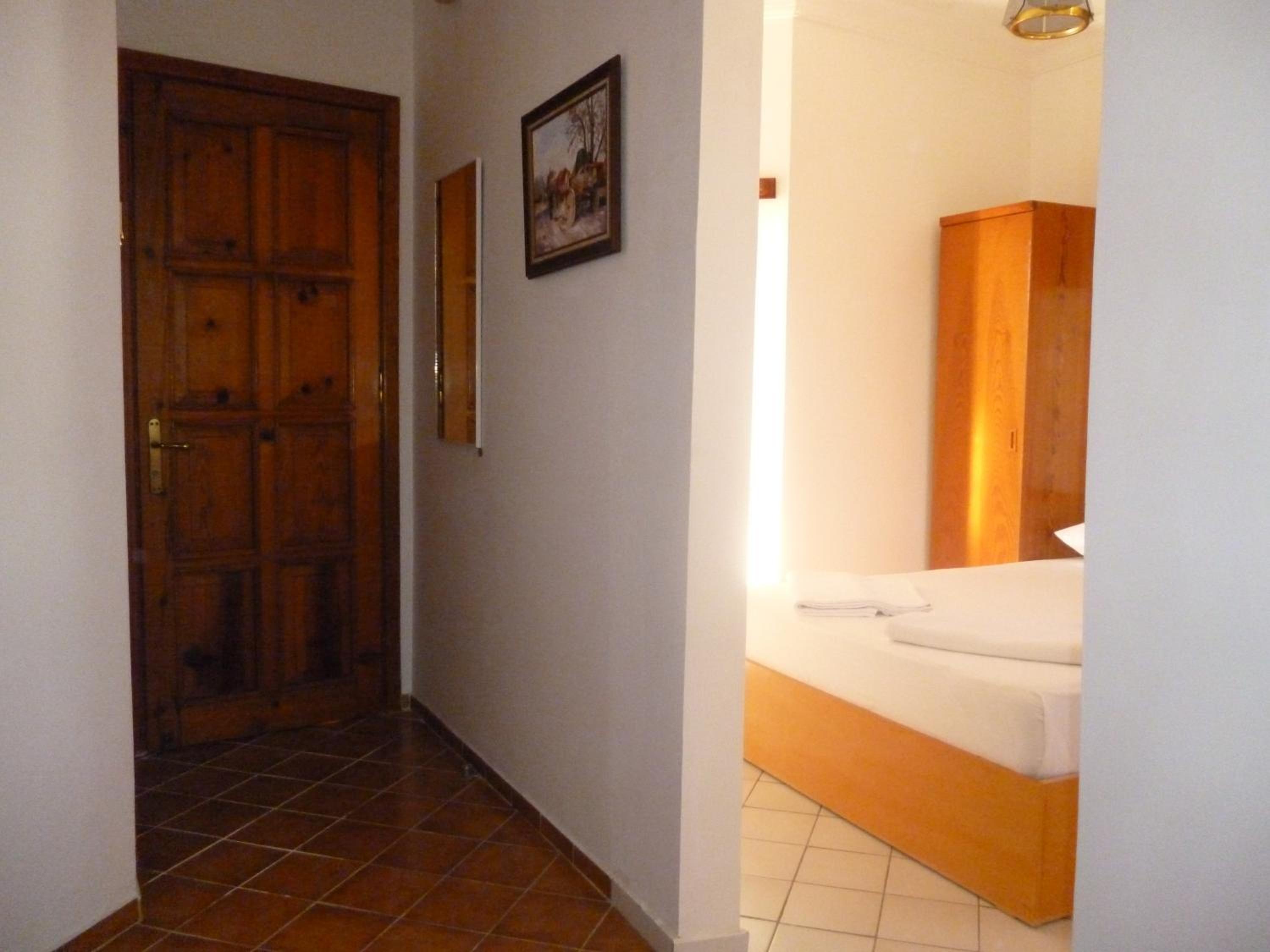 Frankfurt Hotel - Image 32