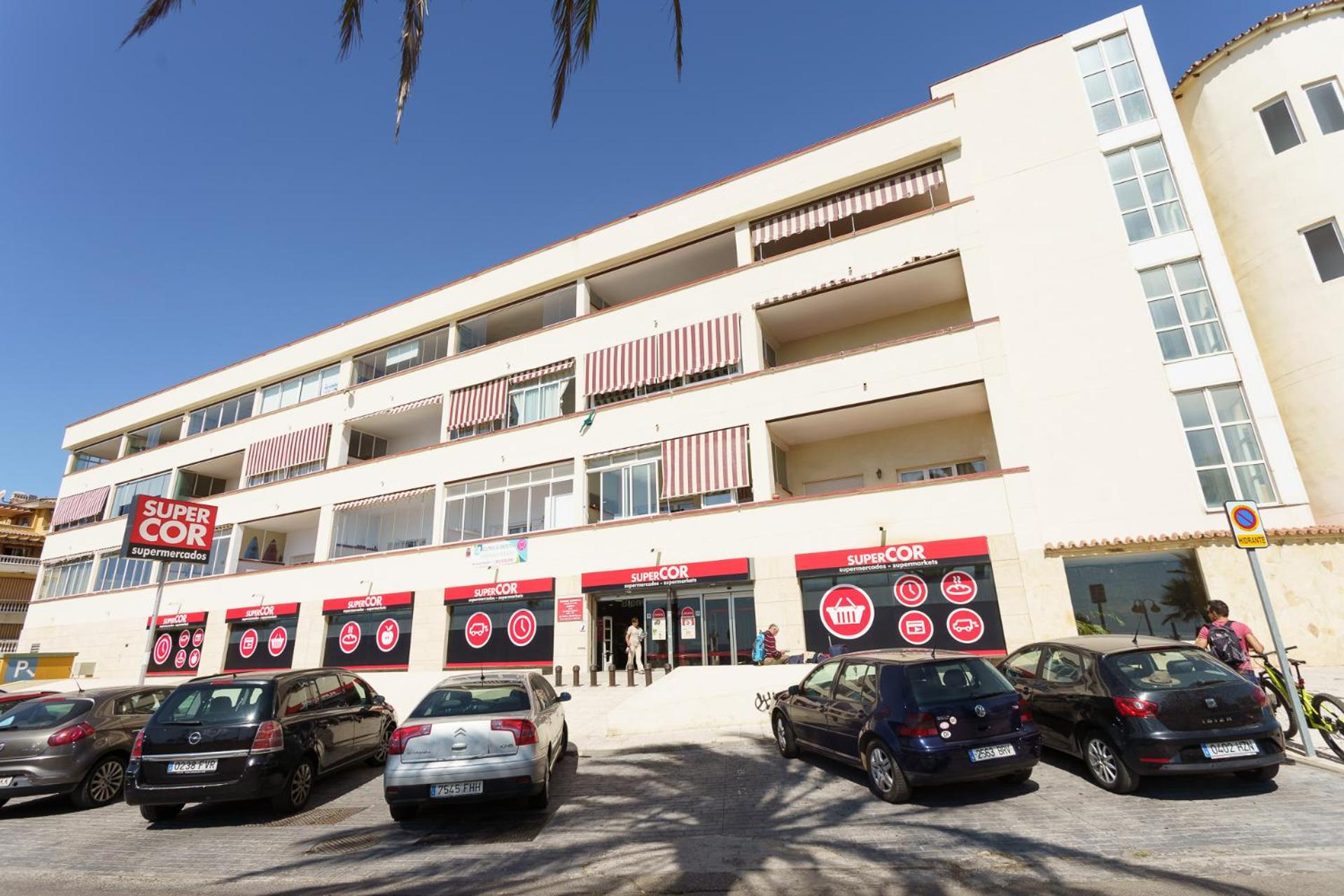 Spacious Beachfront Flat with Sea Views and Private Indoor Parking view 4