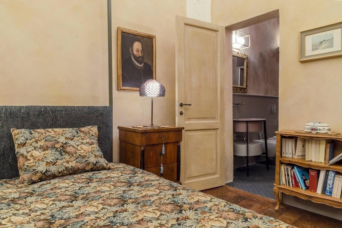 Boutique Apartment Urbino view 3