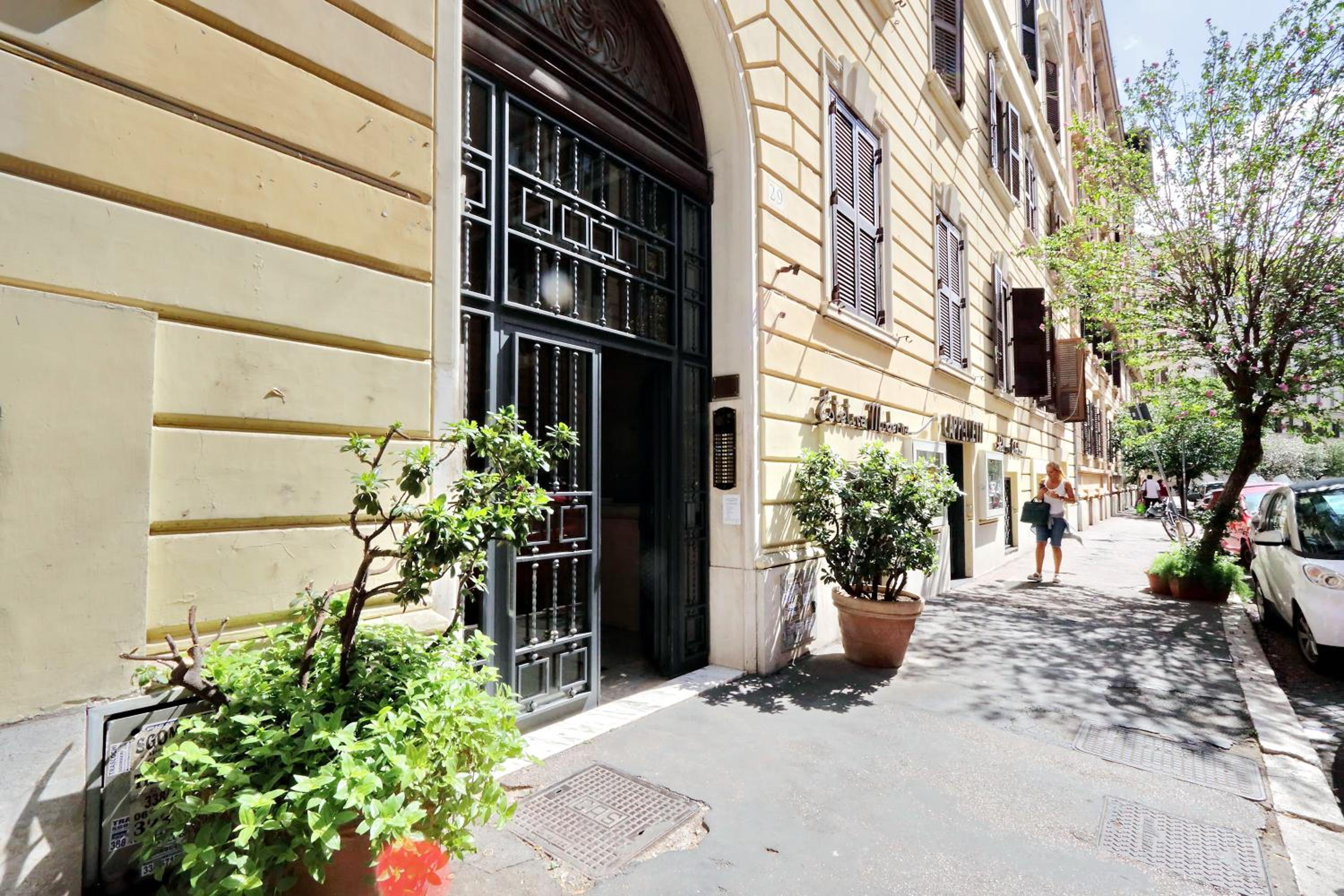 LISA VATICAN ROOMS