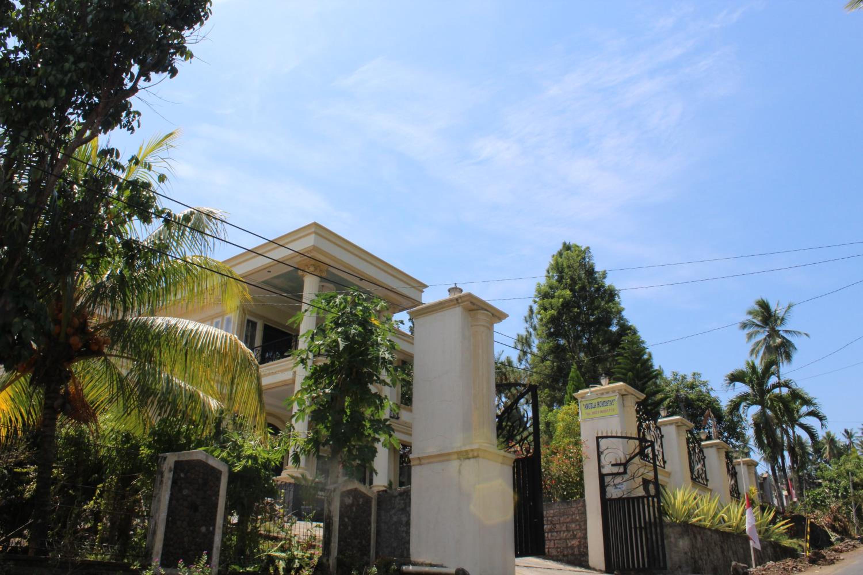 Angela Homestay Manado view 3
