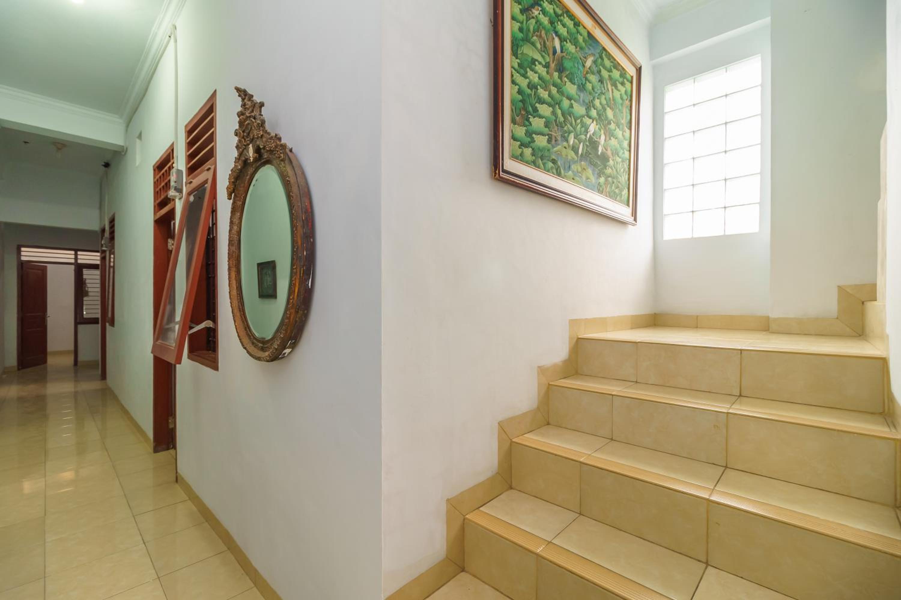 RedDoorz Syariah@Jalan Dr Mansyur Medan view 3