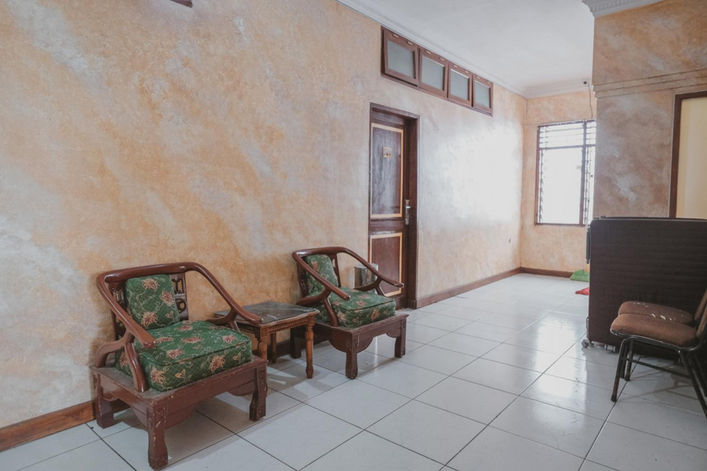 RedDoorz Plus near Istana Maimun Medan view 3