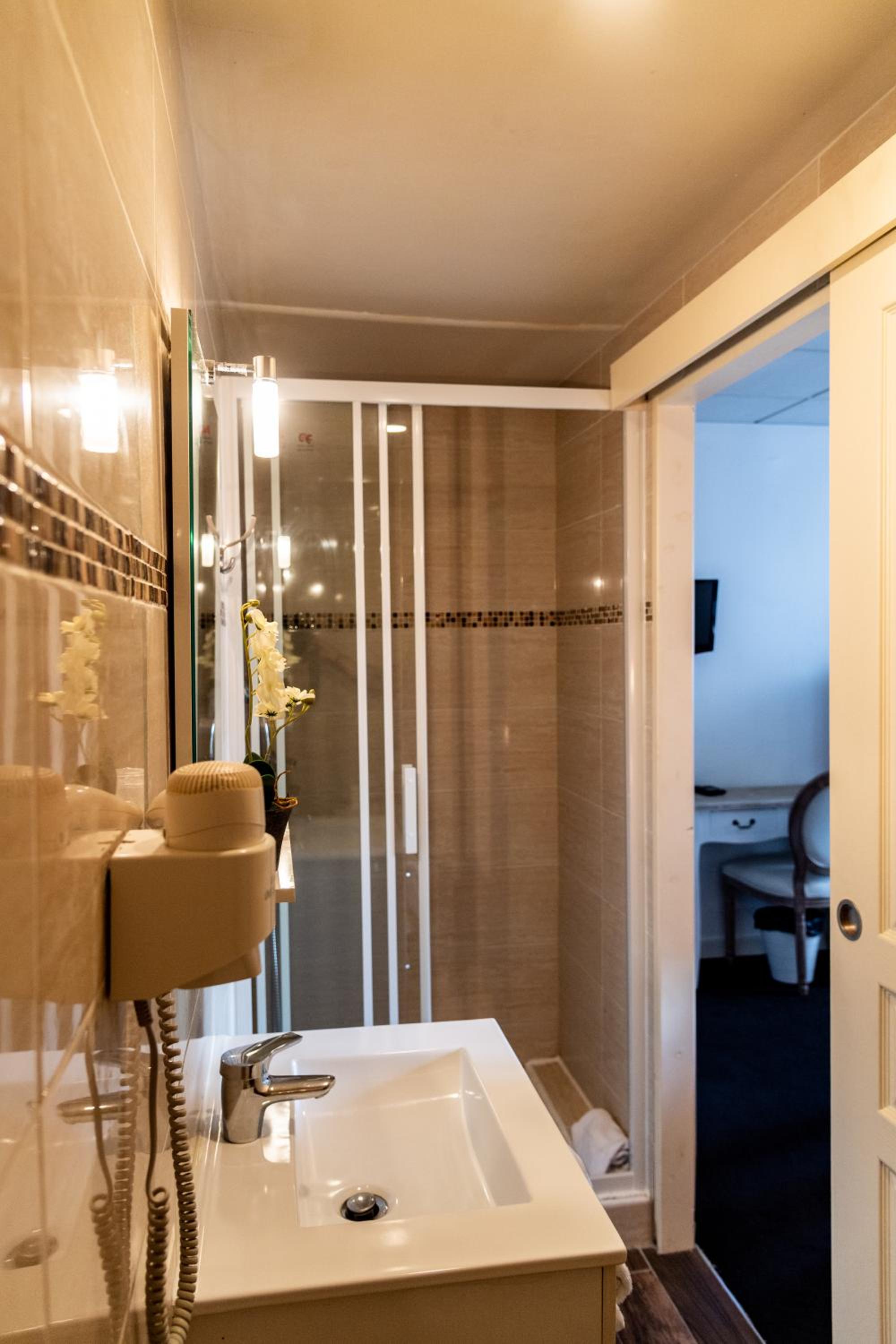 Hotel Henri IV - Property Image 2