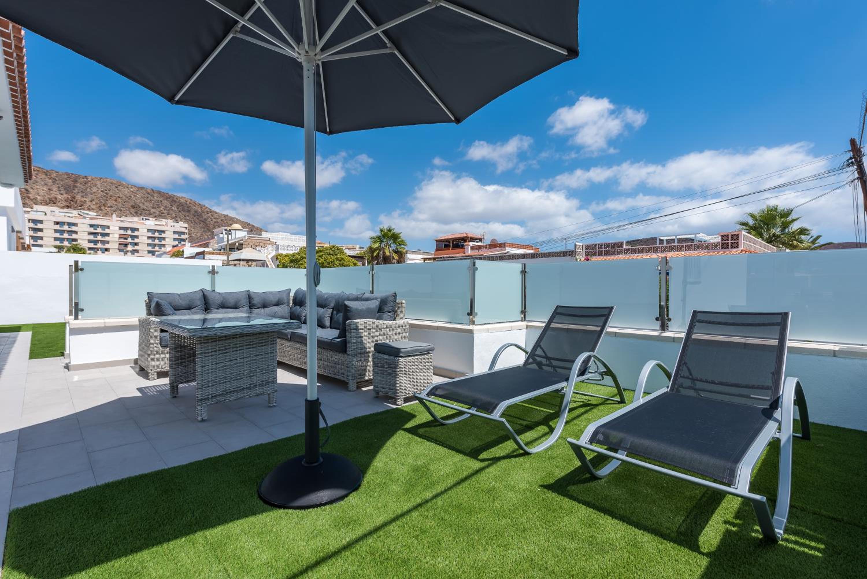 Luxurious 5* VILLA - 300M2 - private HEATED pool - garage - WiFi view 3