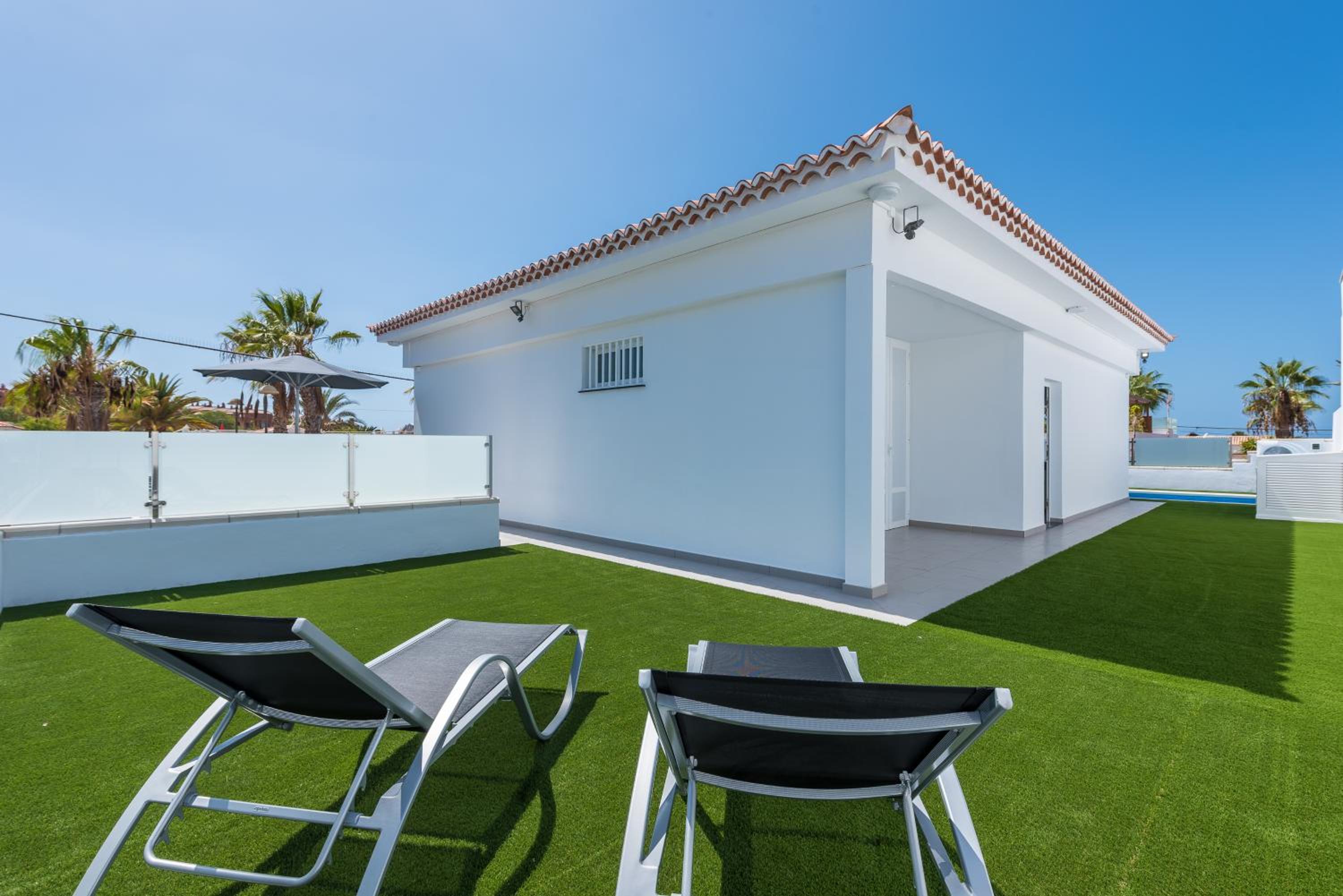 Luxurious 5* VILLA - 300M2 - private HEATED pool - garage - WiFi view 5