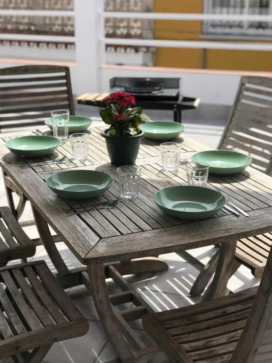 Malaga Beach House, 2 city bikes, 2 children's bikes, WiFi, BIG terrace, BBQ, Family, Childfriendly
