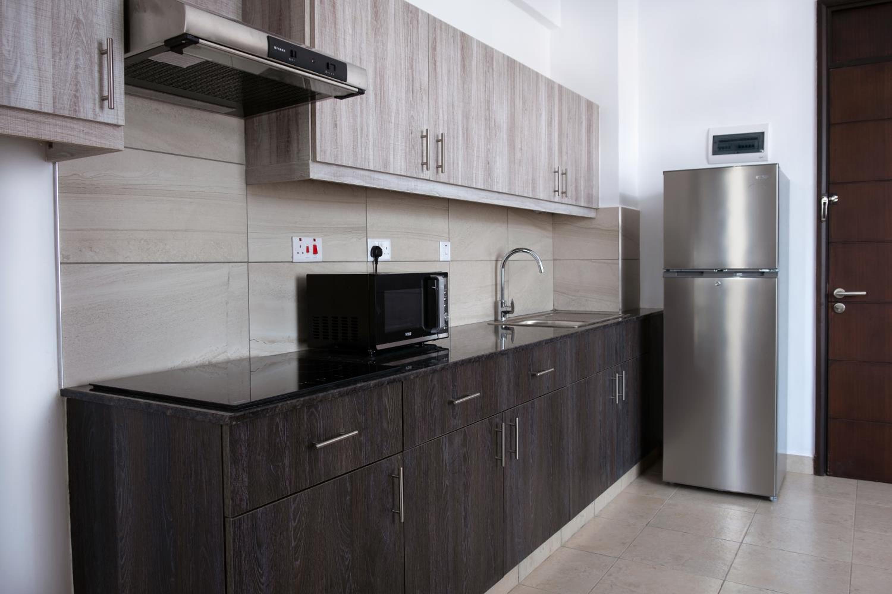 L'Aziz Suites - Near Aga Khan Hospital