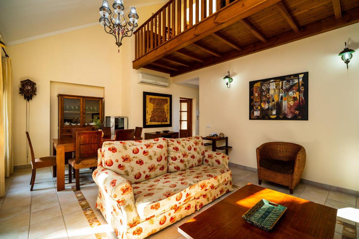 Casa Los Laureles photo 5