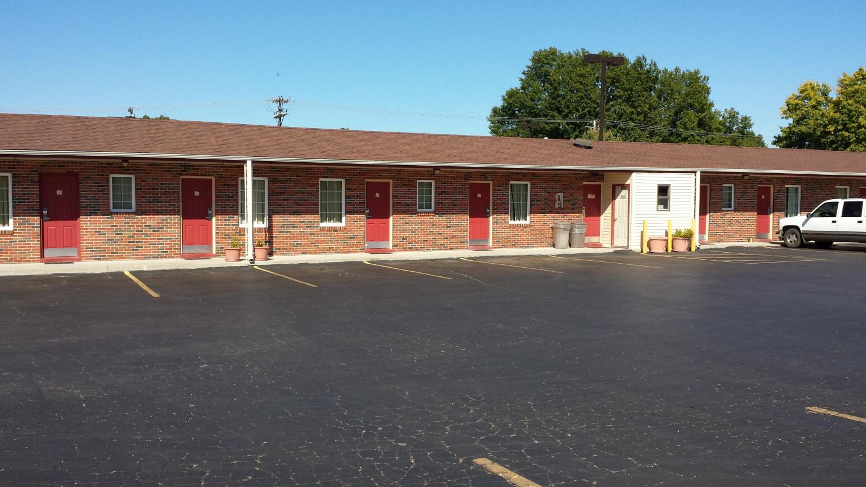 Sedalia Vacations - American Inn - Property Image 2