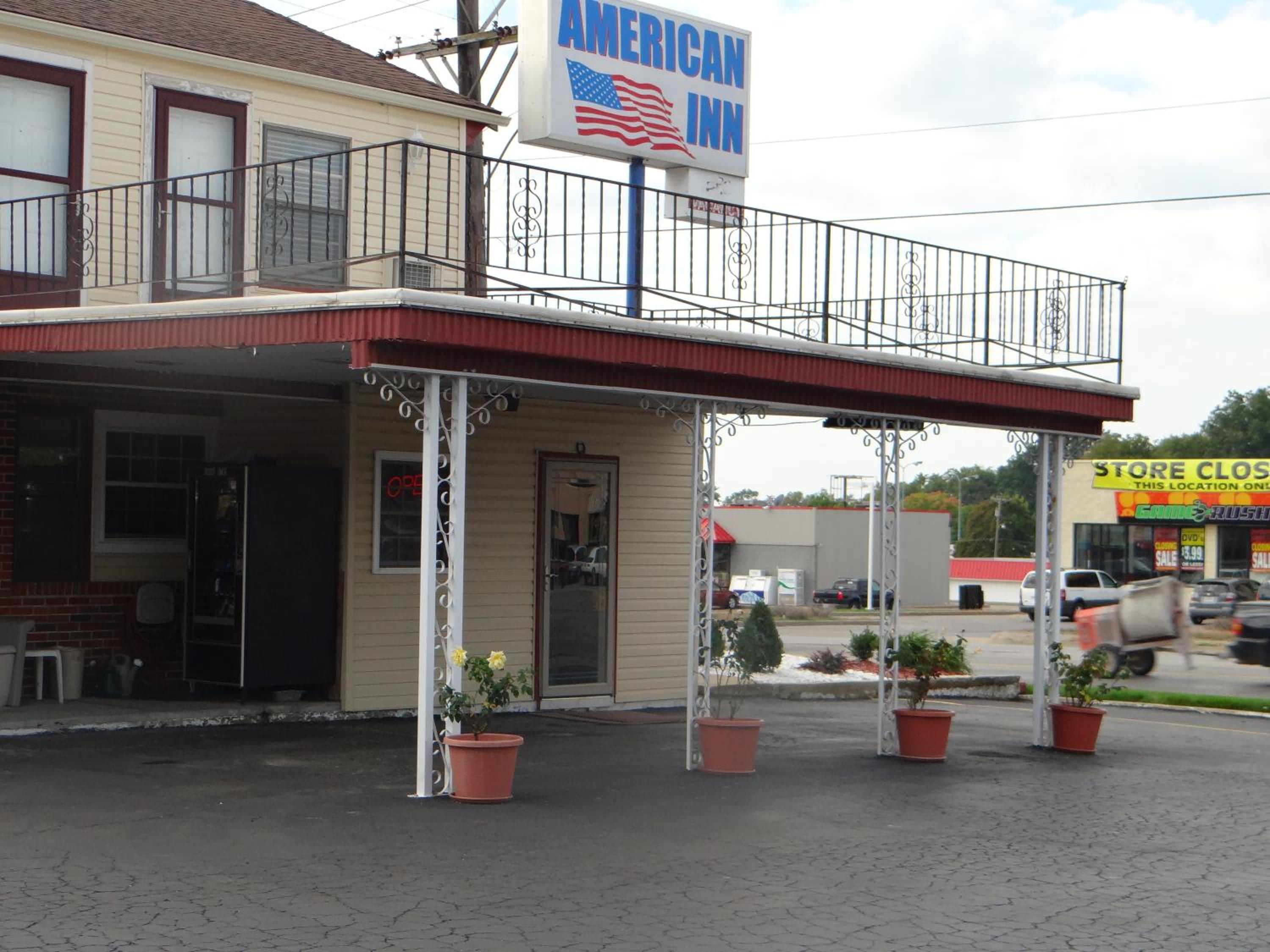 Sedalia Vacations - American Inn - Property Image 2