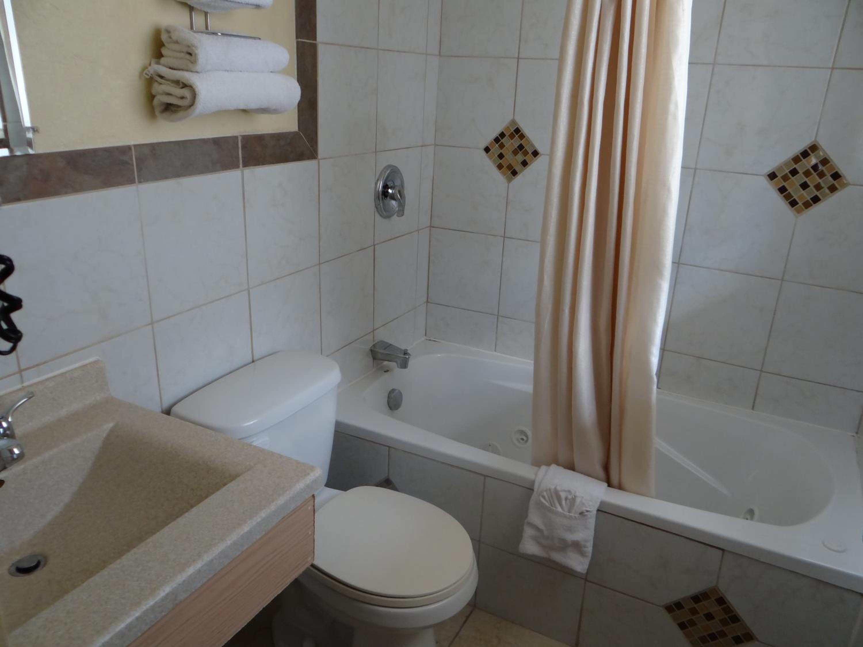 Sedalia Vacations - American Inn - Property Image 8
