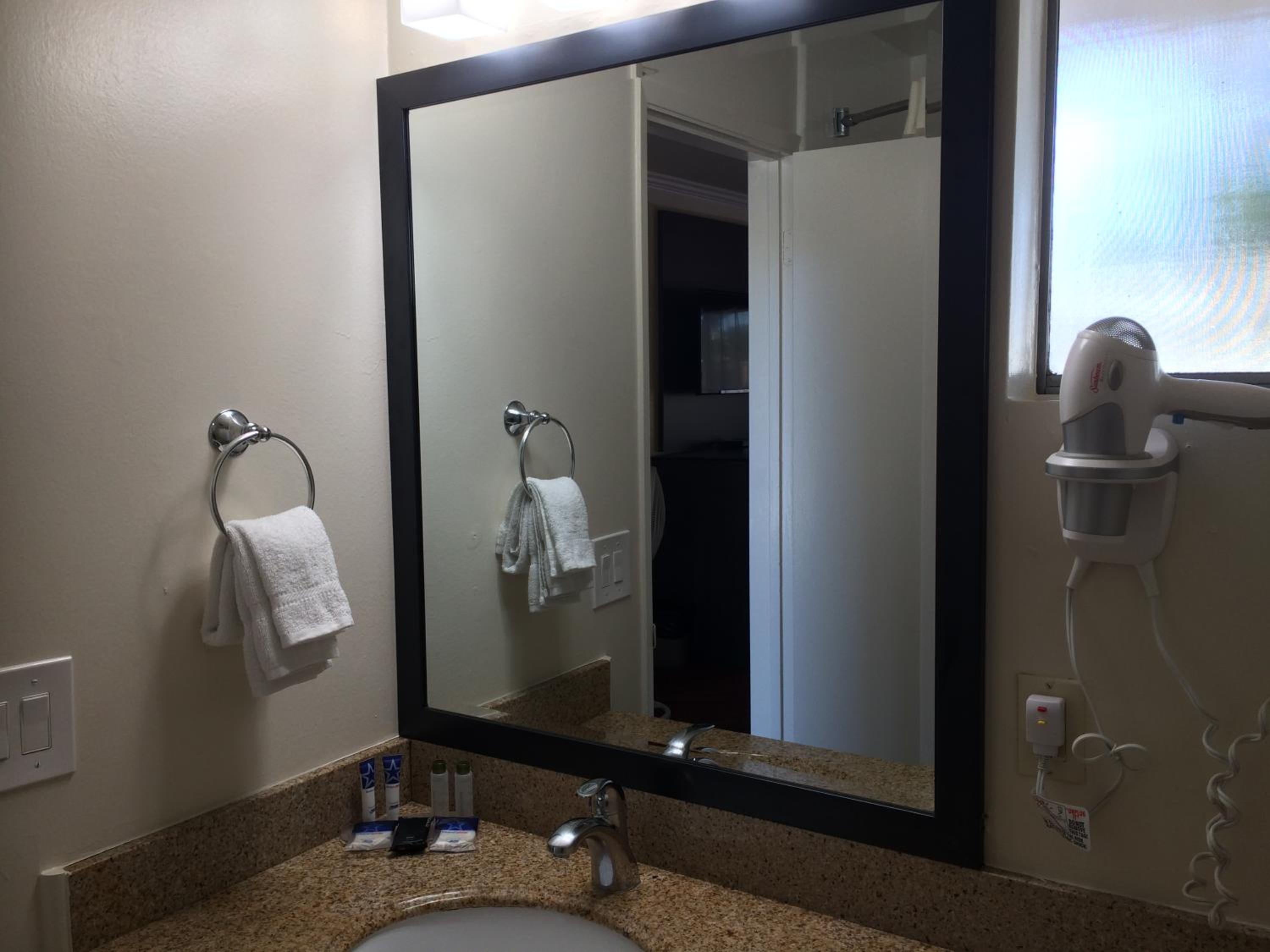 Monterey Vacations - Americas Best Value Presidents Inn on Munras - Property Image 20