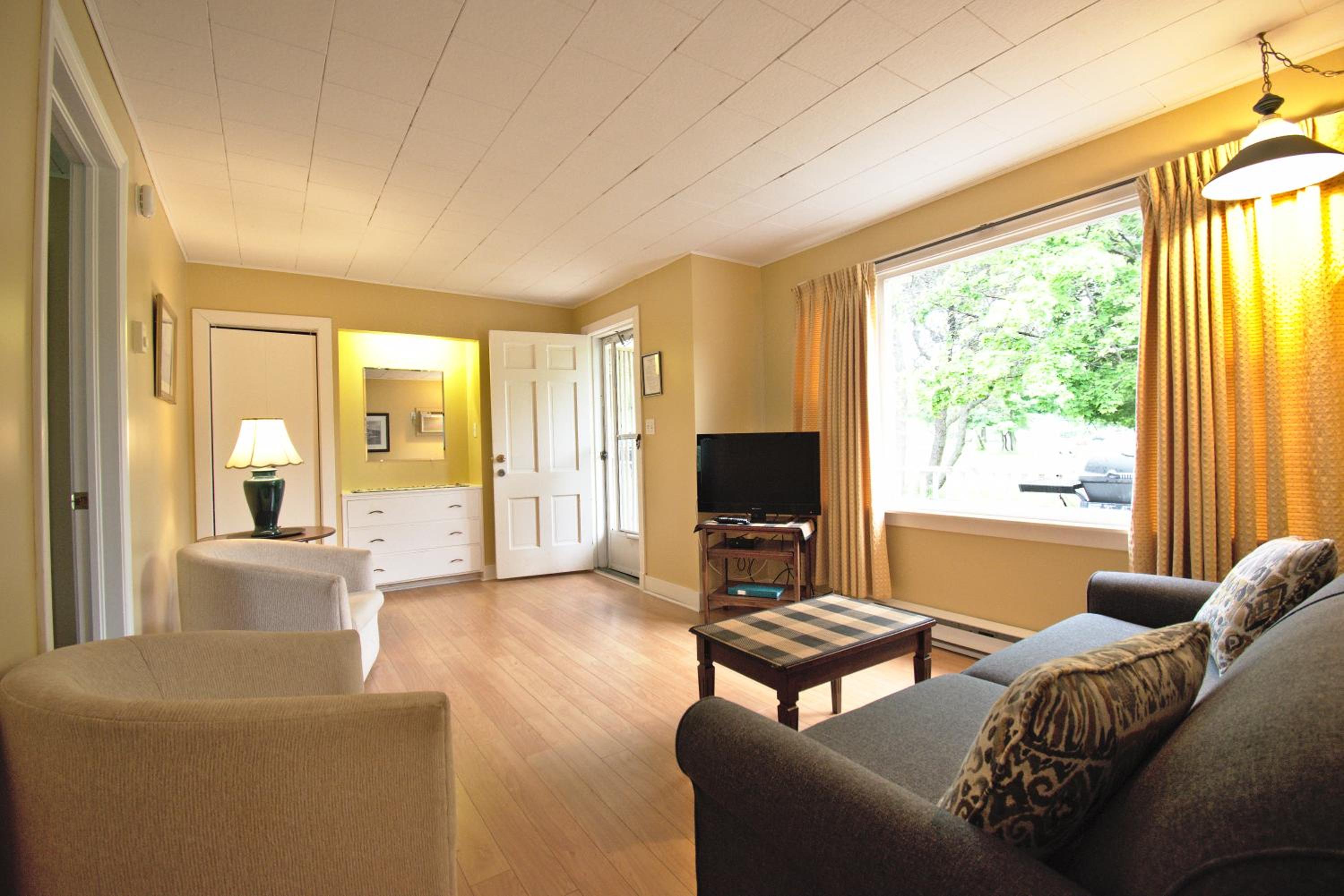 Lakeview Lodge and Cottages
