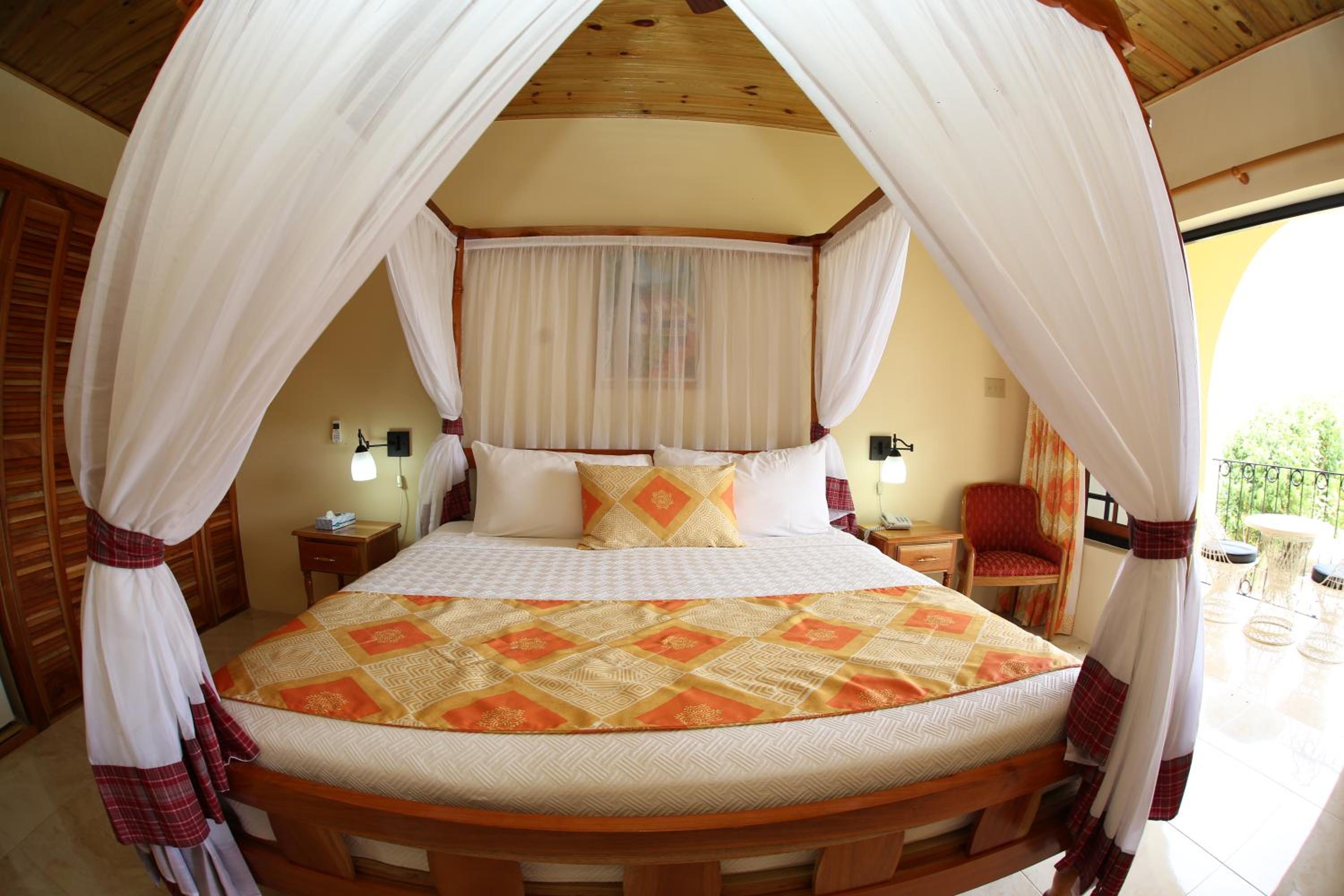 Charela Inn Hotel 8