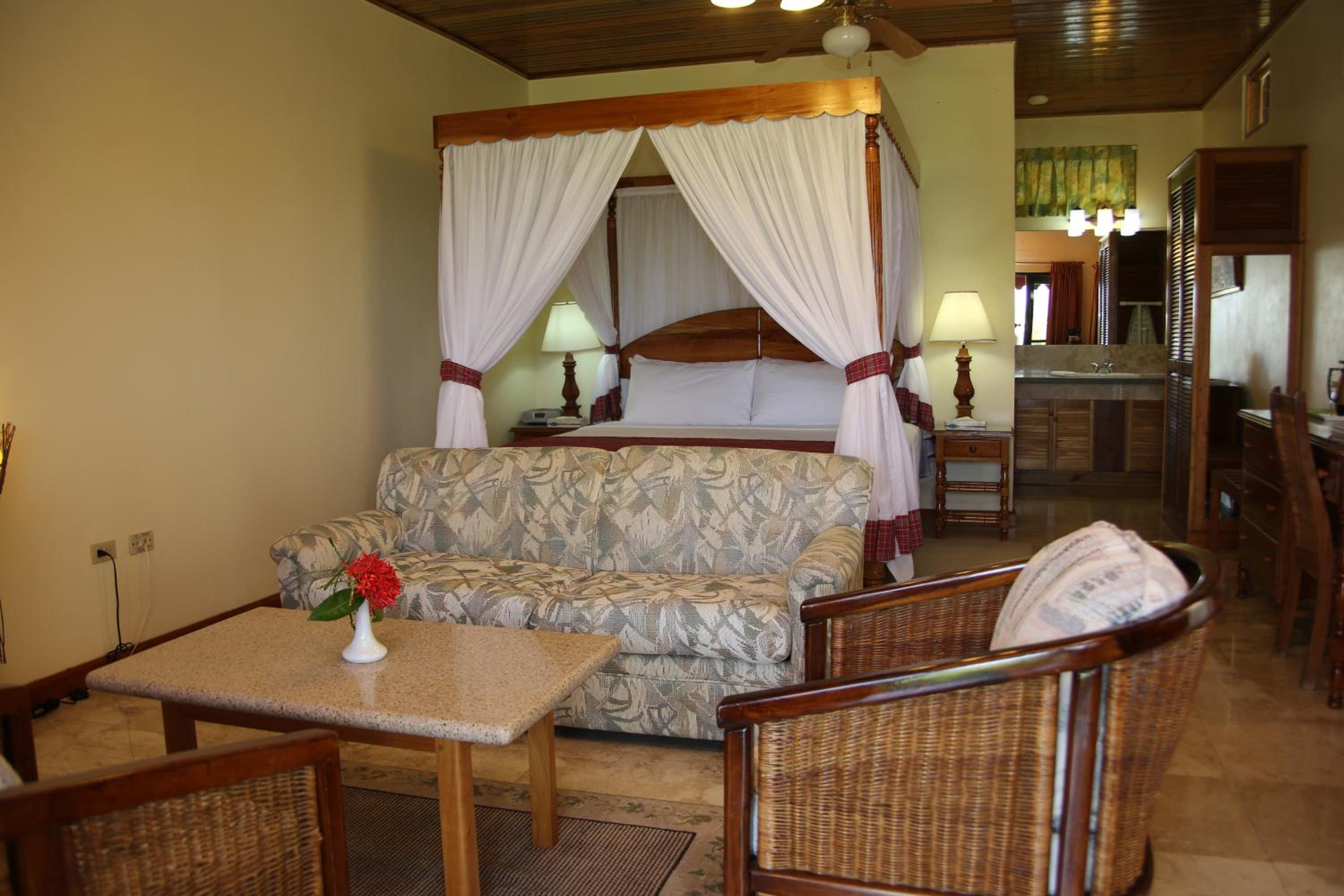 Charela Inn Hotel 7